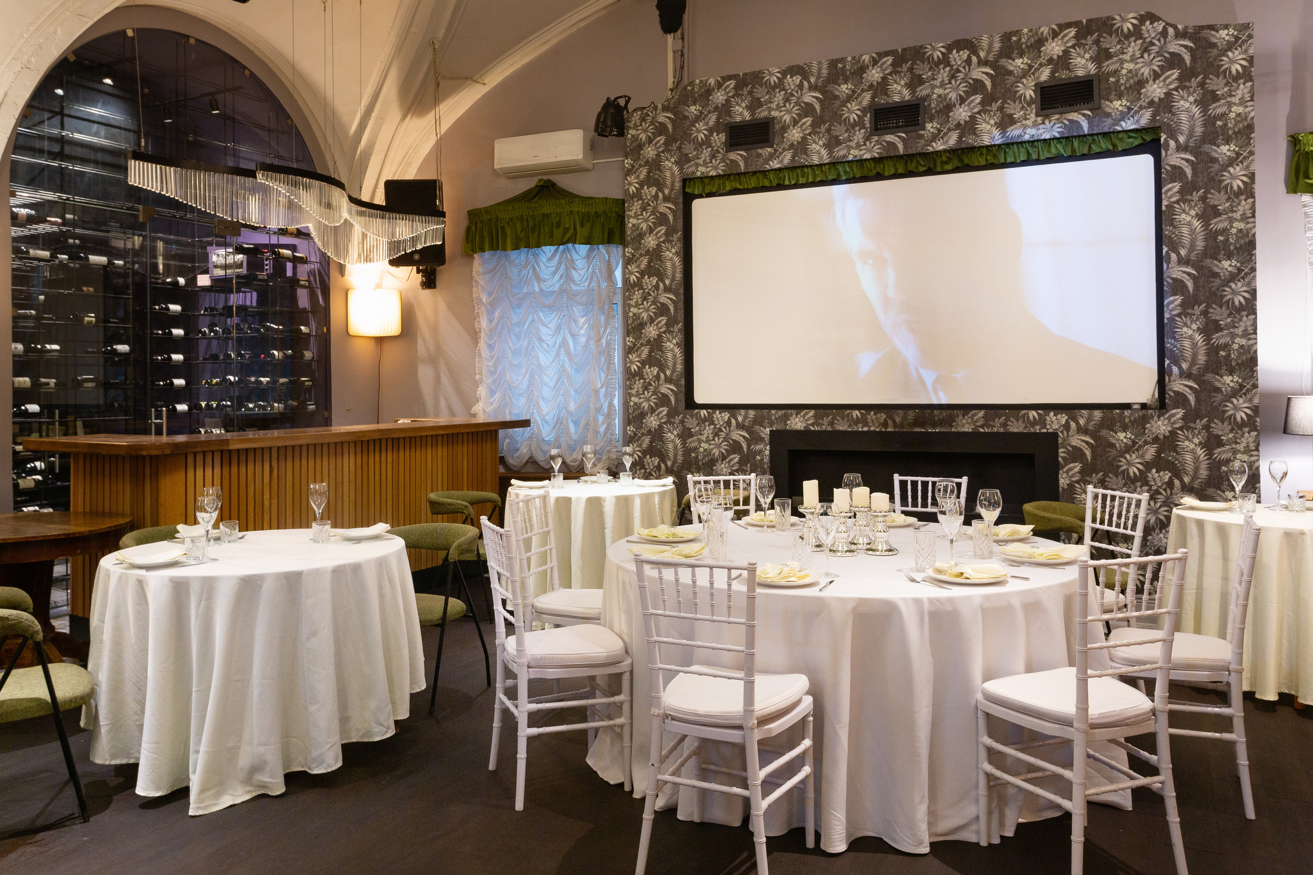 Рекламный фотограф в Санкт-Петербурге. Интерьерная фотосъемка. Фотограф Сергей Пушкин. СПб. Фото для сайтов и полиграфии. Сотрудничество агенства. Фотосъемка ресторанов, арт-пространств и частных помещений. Photographer  in Saint-Petersburg, Russia.