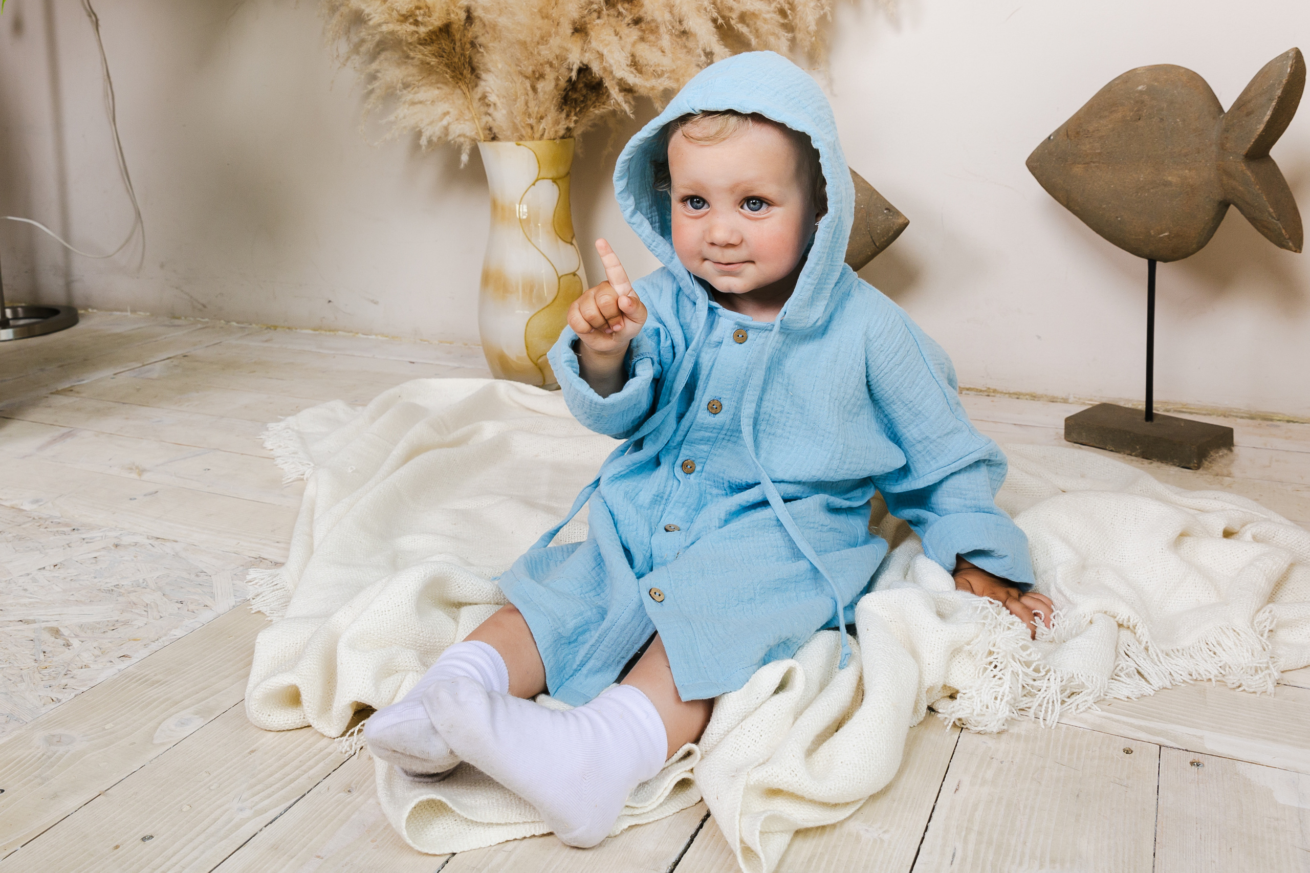 Детская студийная фотосъемка для соцсетей бренда одежды