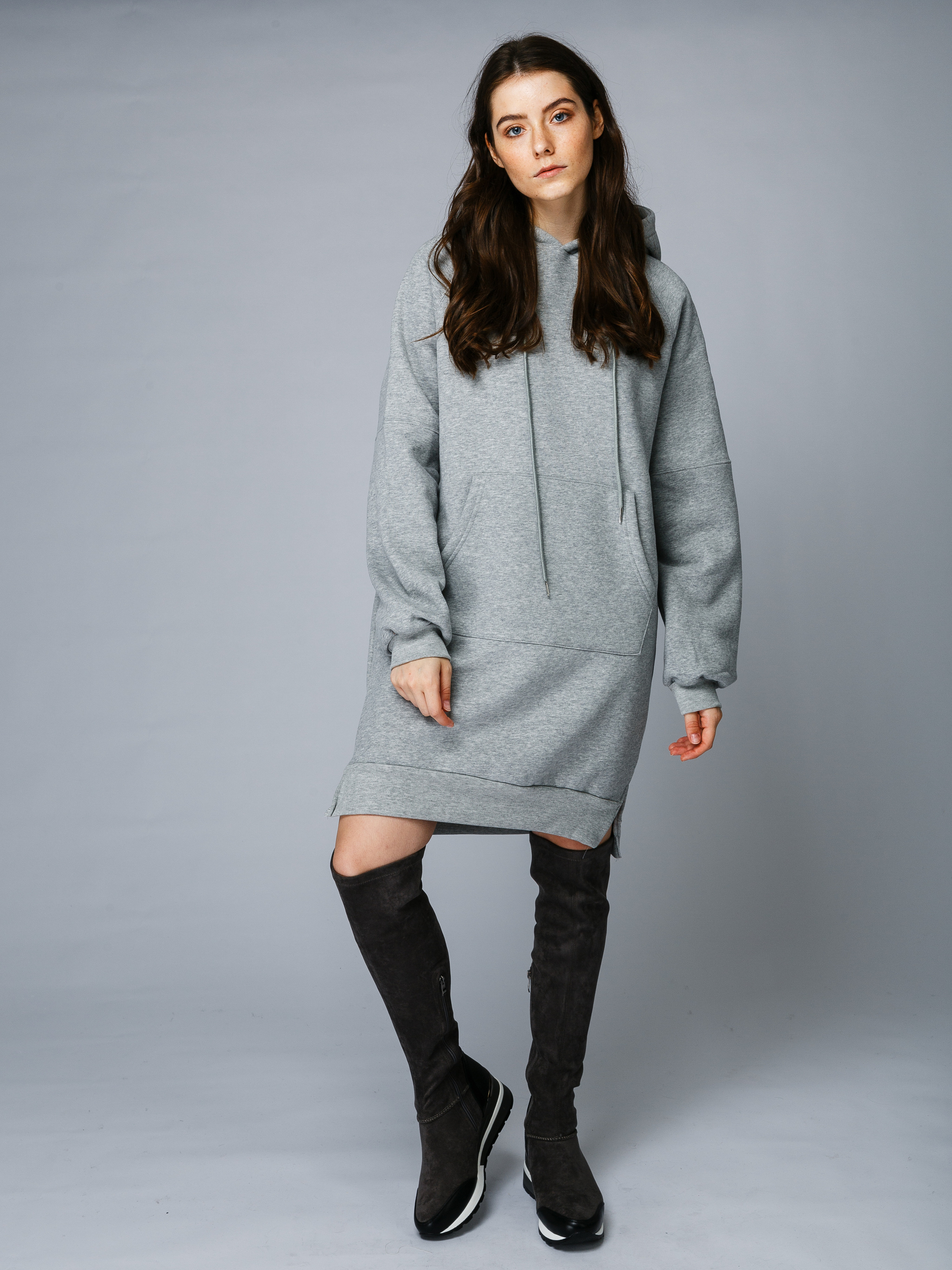 Профессиональный фотограф в Санкт-Петербурге. Студийная фотосъёмка одежды на моделях для каталогов, маркетплейсов, сайтов и печатной рекламной продукции. 