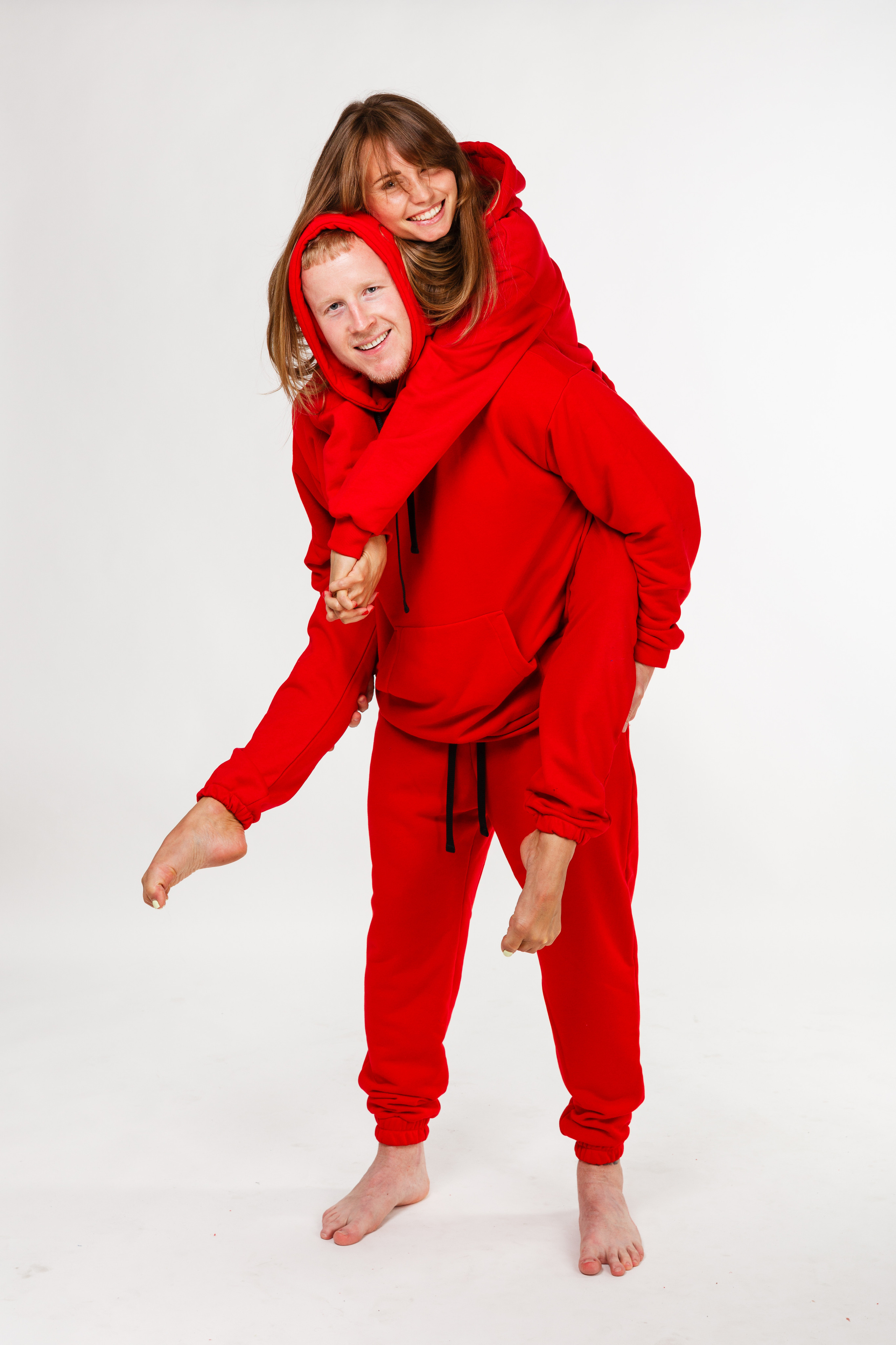 Профессиональный фотограф в Санкт-Петербурге. Студийная фотосъёмка детской и спортивной одежды на моделях для каталогов, маркетплейсов, сайтов и печатной рекламной продукции. Одежда для дома и спорта. Студийная фотосессия для маркетплейсов и соцсетей. Семейная фотосъёмка.