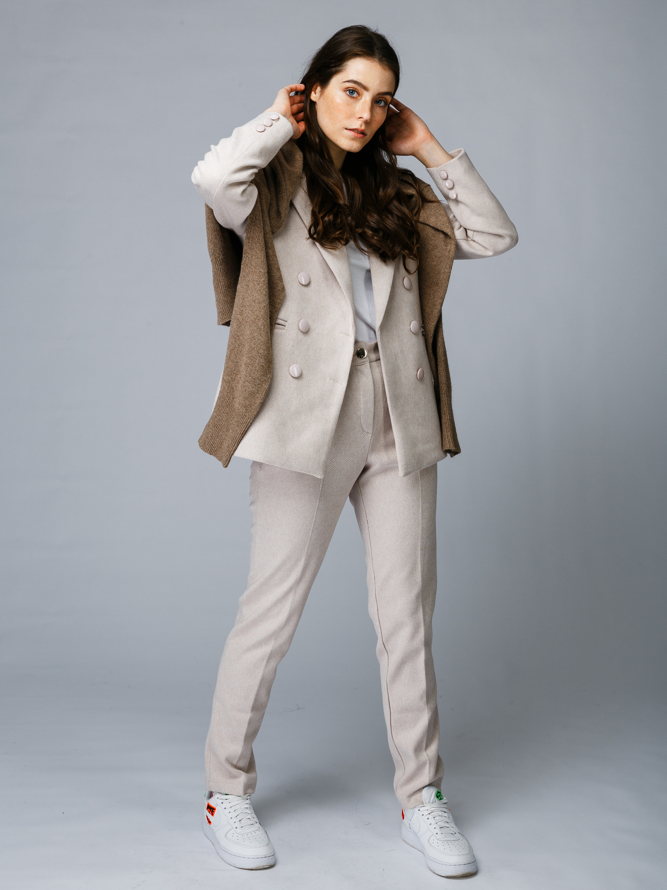 Профессиональный фотограф в Санкт-Петербурге. Студийная фотосъёмка одежды на моделях для каталогов, маркетплейсов, сайтов и печатной рекламной продукции. 