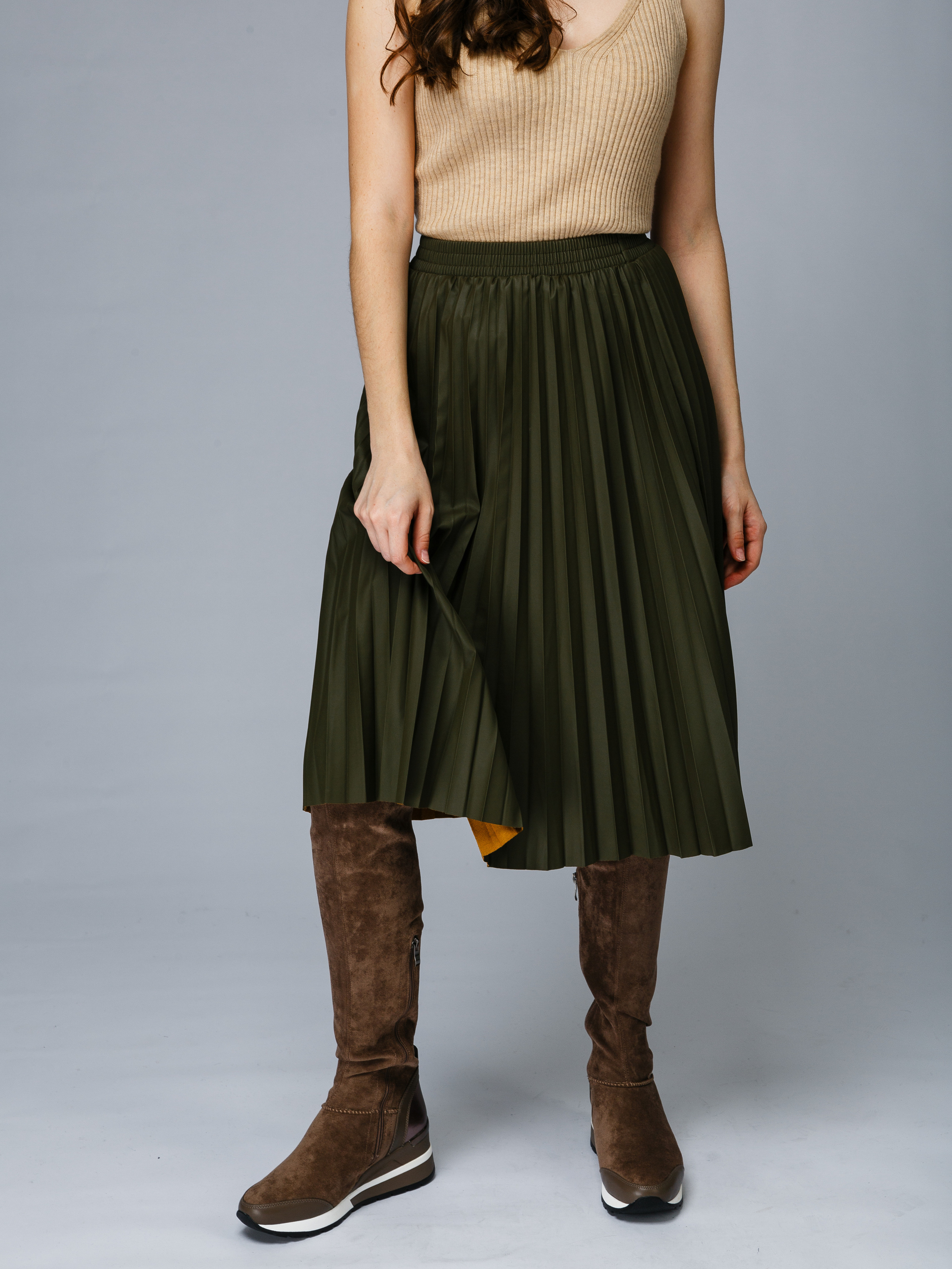 Профессиональный фотограф в Санкт-Петербурге. Студийная фотосъёмка одежды на моделях для каталогов, маркетплейсов, сайтов и печатной рекламной продукции. 