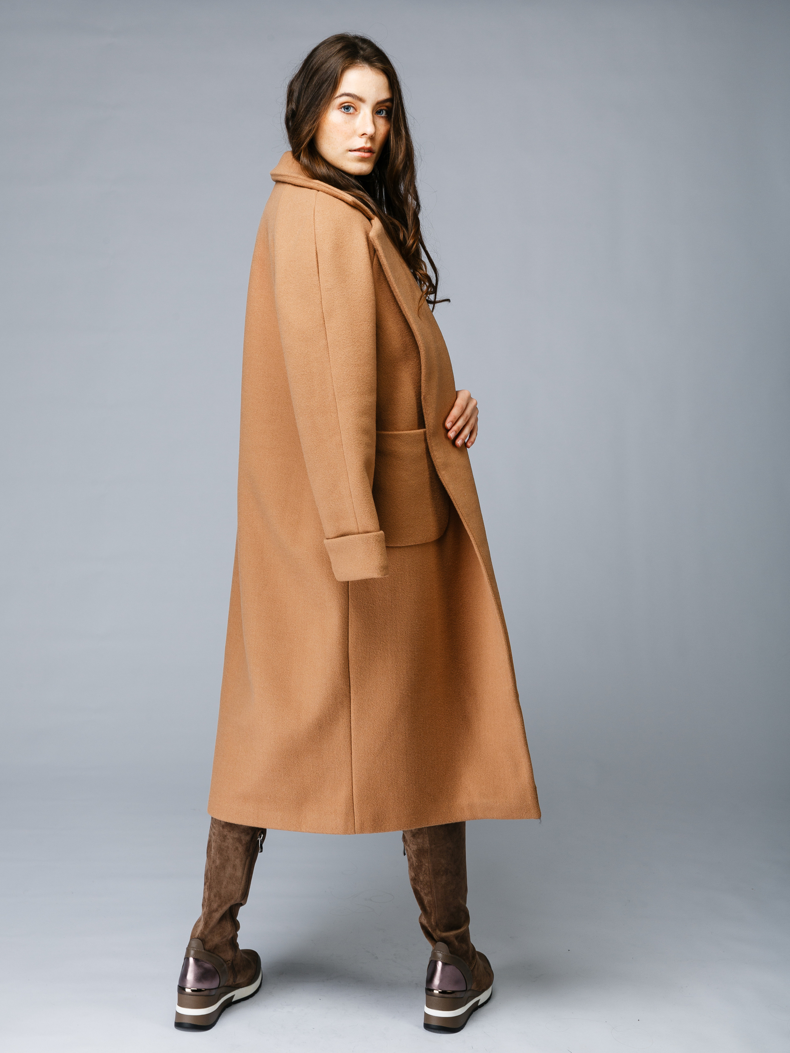 Профессиональный фотограф в Санкт-Петербурге. Студийная фотосъёмка одежды на моделях для каталогов, маркетплейсов, сайтов и печатной рекламной продукции. 