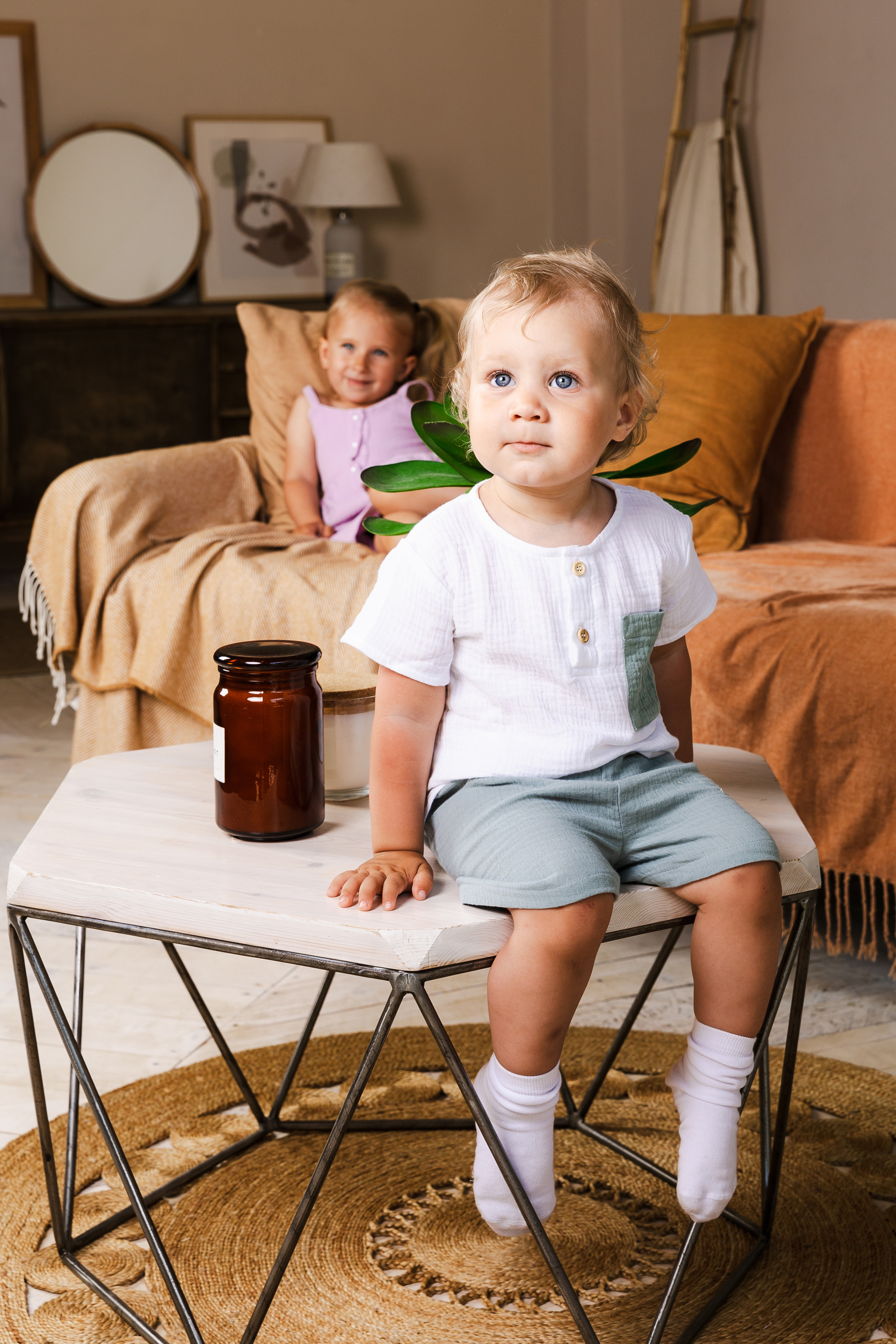 Детская студийная фотосъемка для соцсетей бренда одежды