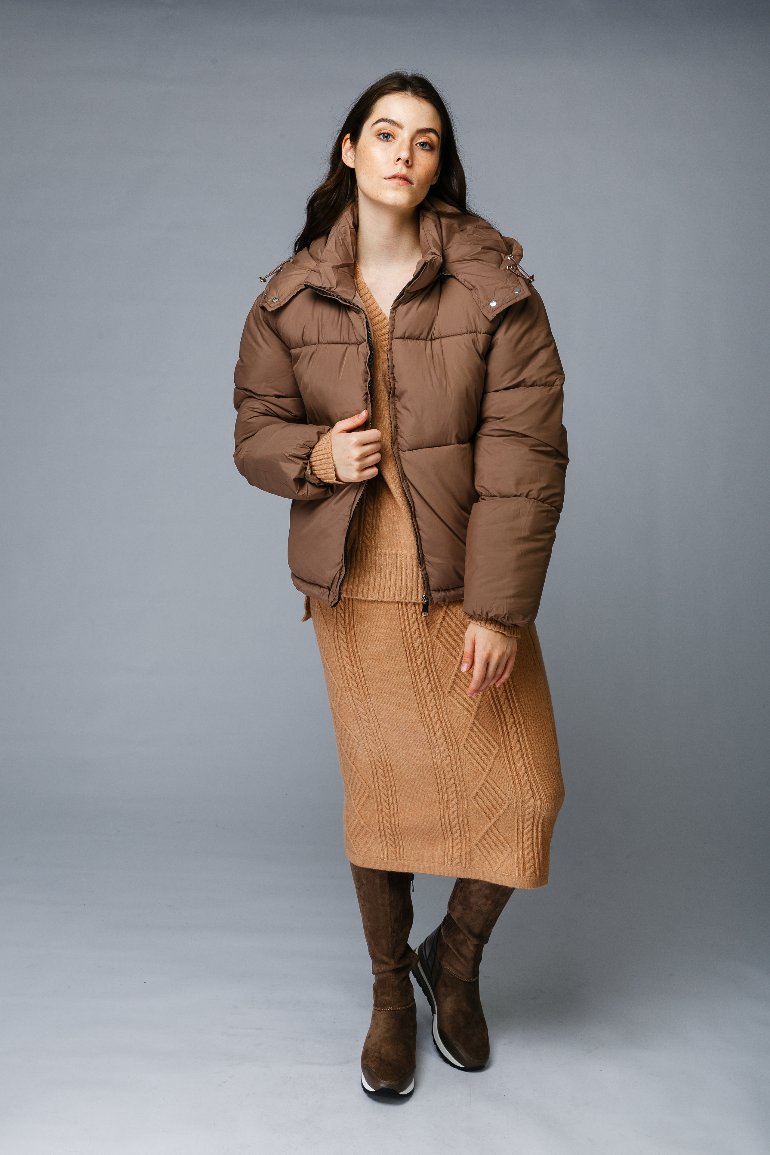 Профессиональный фотограф в Санкт-Петербурге. Студийная фотосъёмка одежды на моделях для каталогов, маркетплейсов, сайтов и печатной рекламной продукции. 