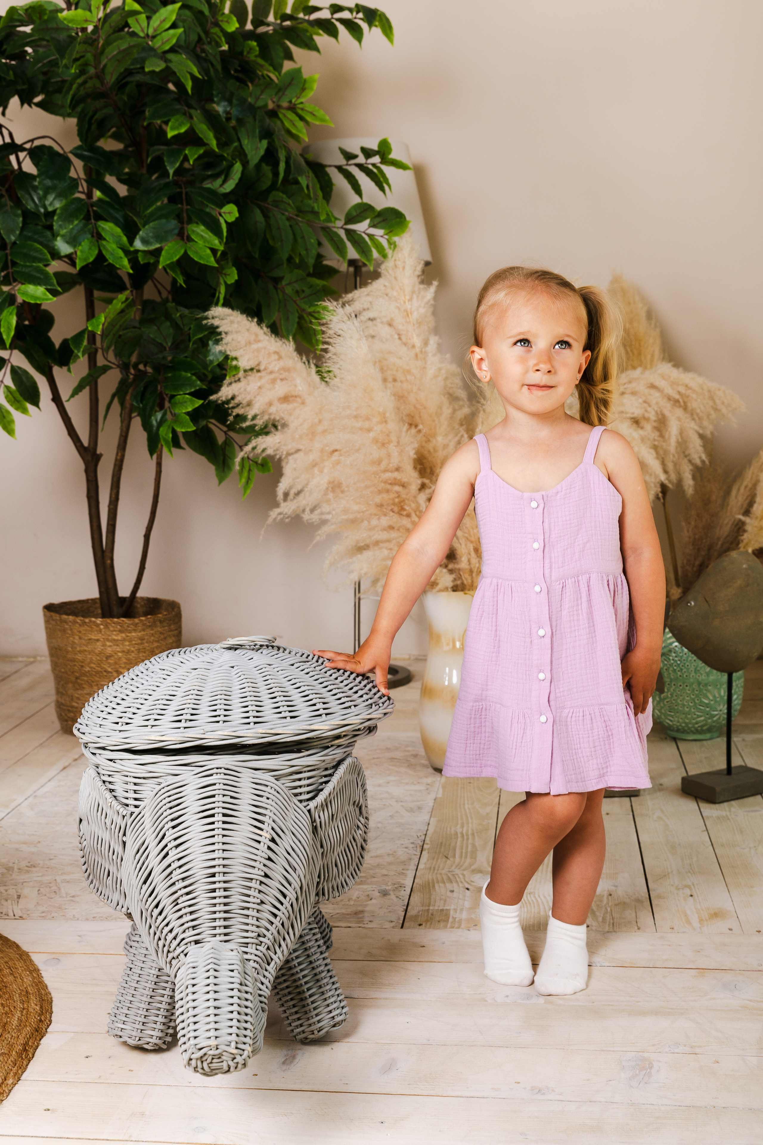 Детская студийная фотосъемка для соцсетей бренда одежды