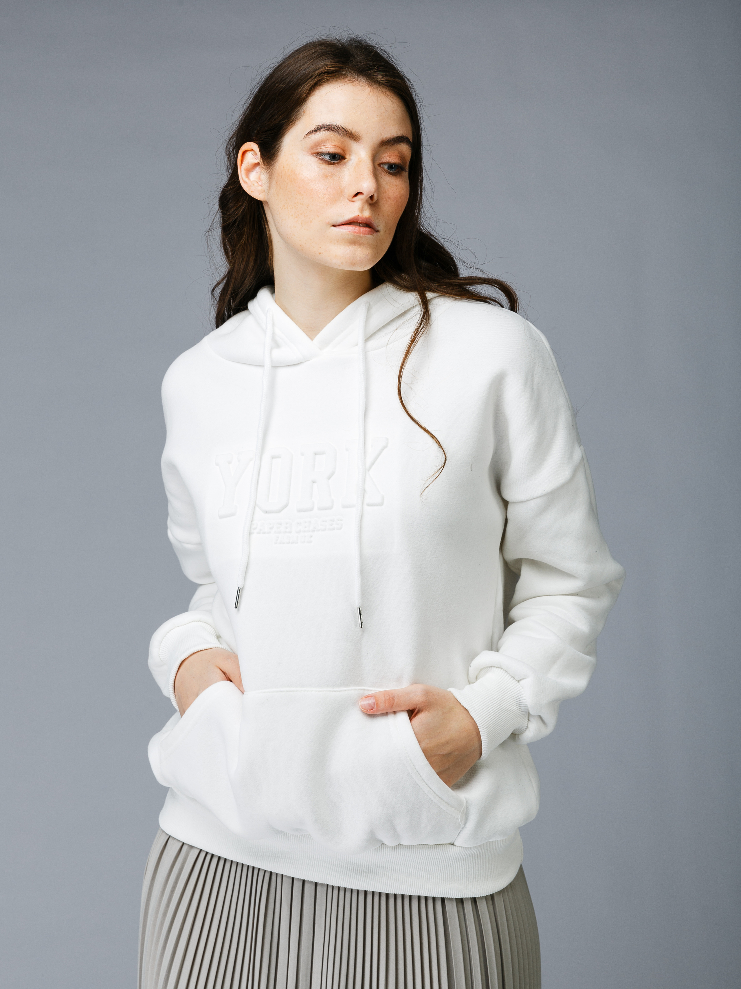 Профессиональный фотограф в Санкт-Петербурге. Студийная фотосъёмка одежды на моделях для каталогов, маркетплейсов, сайтов и печатной рекламной продукции. 