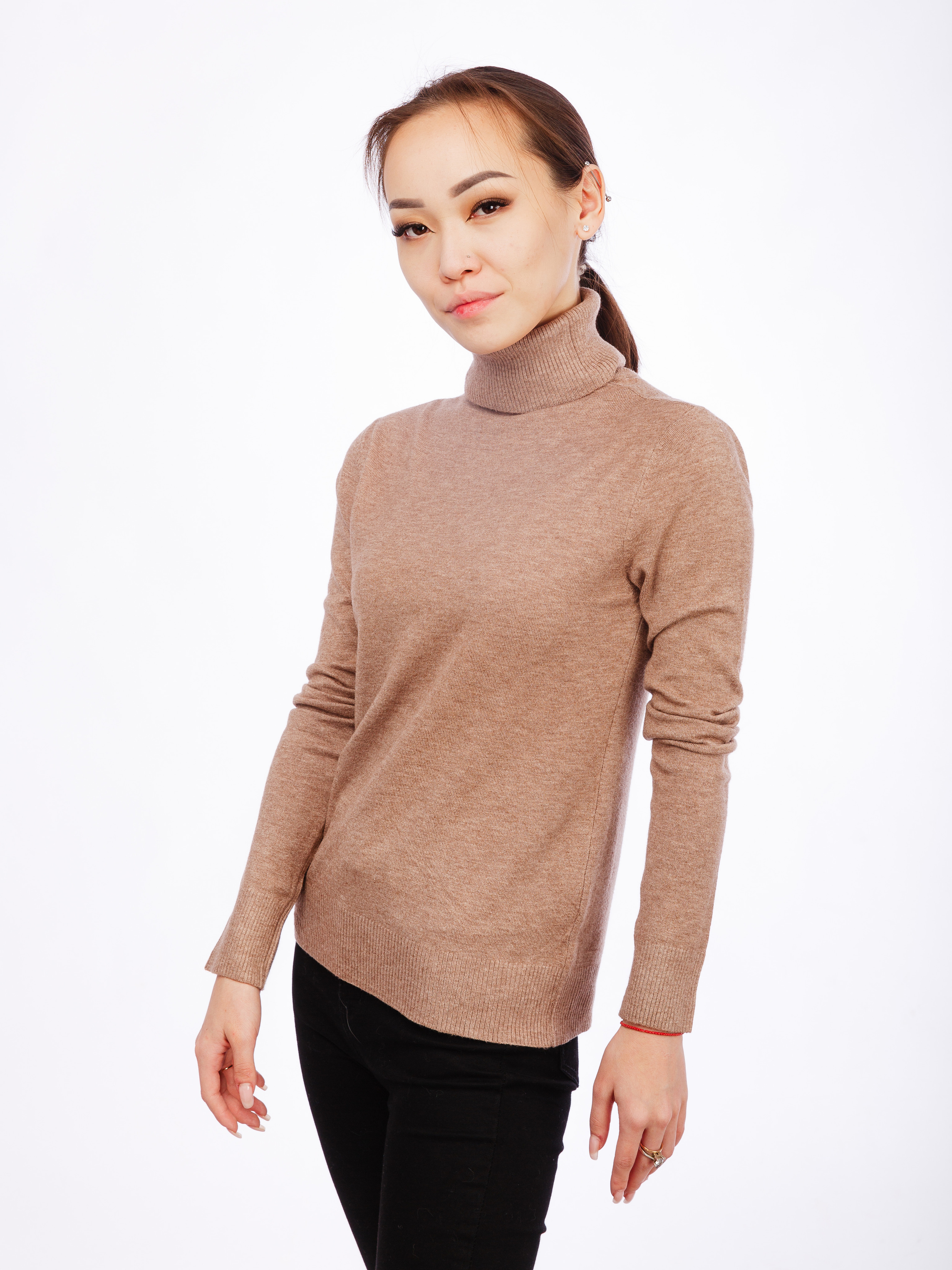 Профессиональный фотограф в Санкт-Петербурге. Студийная фотосъёмка детской и спортивной одежды на моделях для каталогов, маркетплейсов, сайтов и печатной рекламной продукции. Фотограф в Санкт-Петербурге, Сергей Пушкин.