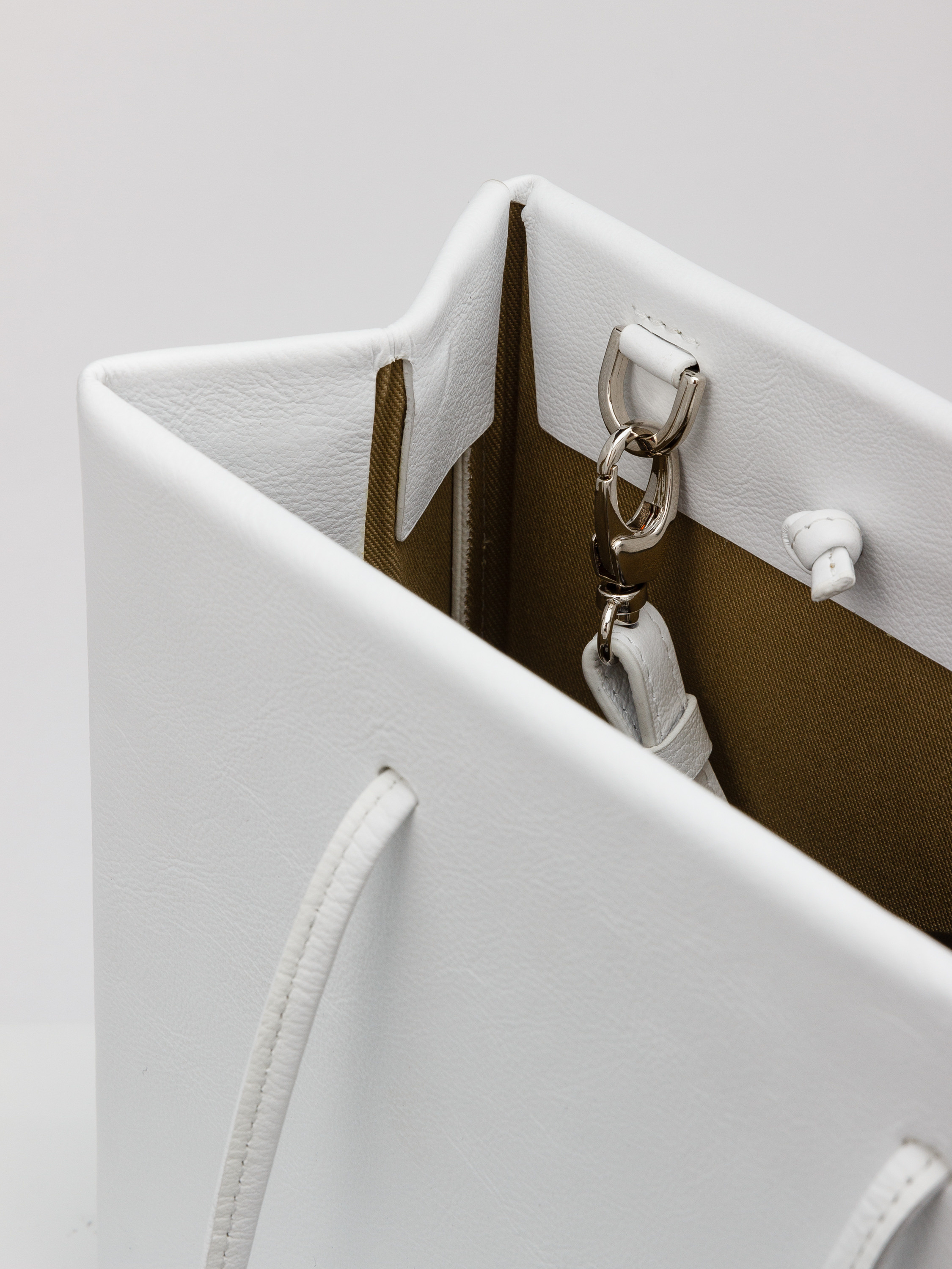 Фотограф Сергей Пушкин в Санкт-Петербурге. Предметная фотосъёмка. Фото для маркетплейсов. Рекламная фотосъёмка. Одежда и аксессуары. Студийная фотография. Реклама. Агенства сотрудничество. Фото для сайта. Сумки ручной работы. Фото для мастеров. изделия из кожи. фото. 