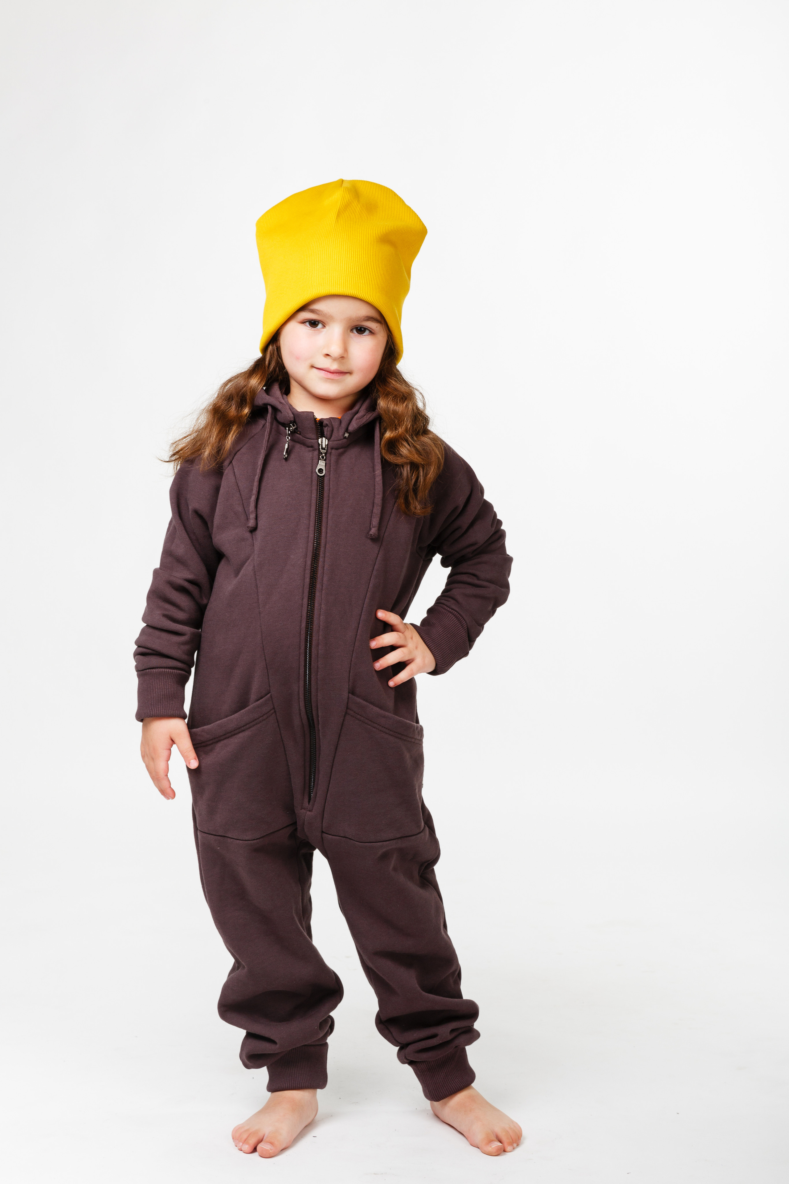 Профессиональный фотограф в Санкт-Петербурге. Студийная фотосъёмка детской и спортивной одежды на моделях для каталогов, маркетплейсов, сайтов и печатной рекламной продукции. Детская фотосессия.