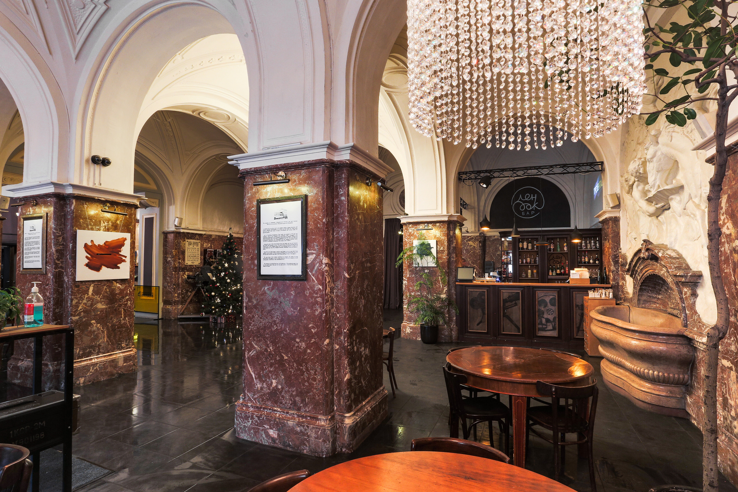 Рекламный фотограф в Санкт-Петербурге. Интерьерная фотосъемка. Фотограф Сергей Пушкин. СПб. Фото для сайтов и полиграфии. Сотрудничество агенства. Фотосъемка ресторанов, арт-пространств и частных помещений. Photographer  in Saint-Petersburg, Russia.