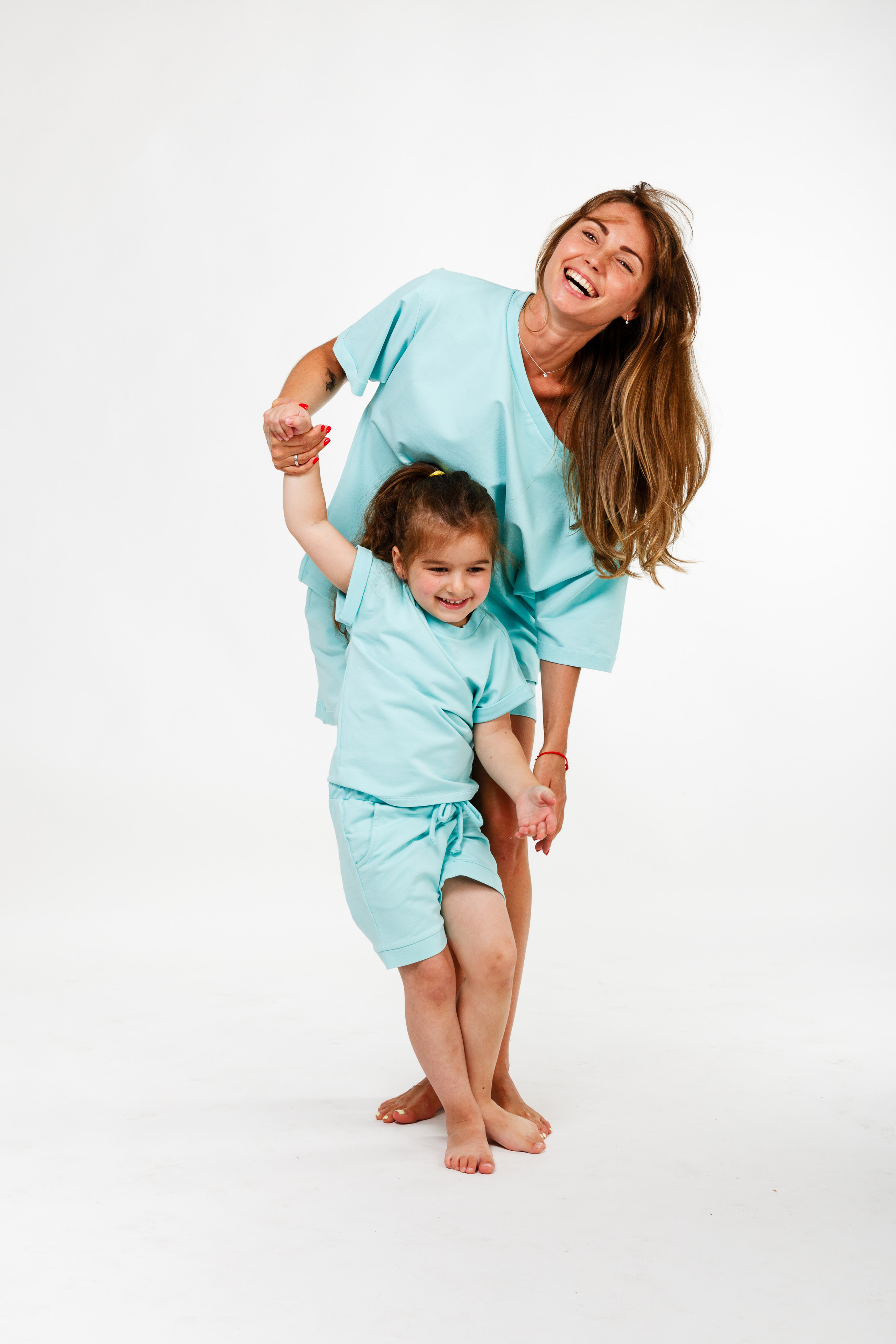 Профессиональный фотограф в Санкт-Петербурге. Студийная фотосъёмка детской и спортивной одежды на моделях для каталогов, маркетплейсов, сайтов и печатной рекламной продукции. Детская и семейная фотосессия.  Одежда для дома и спорта.