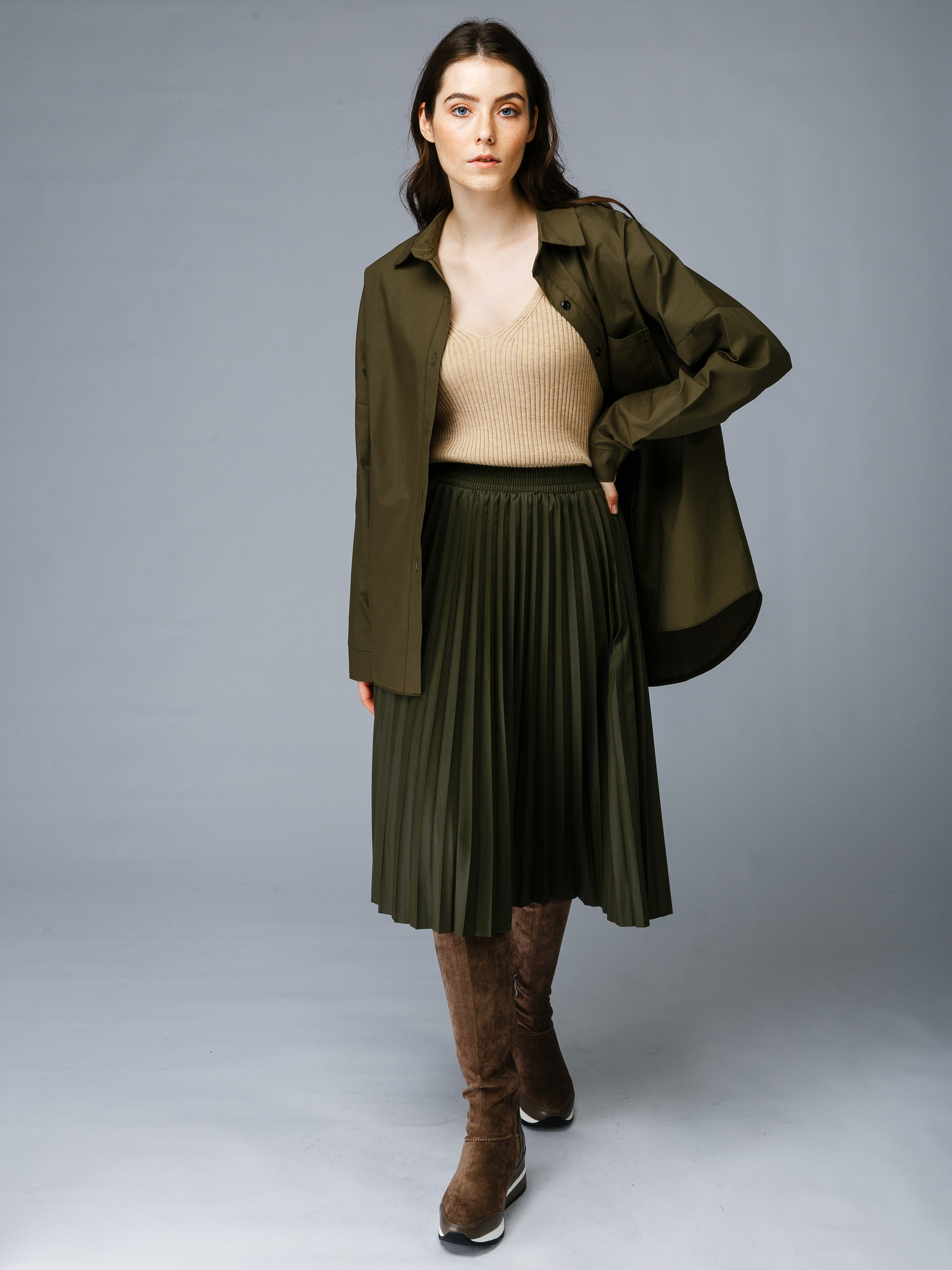 Профессиональный фотограф в Санкт-Петербурге. Студийная фотосъёмка одежды на моделях для каталогов, маркетплейсов, сайтов и печатной рекламной продукции. 