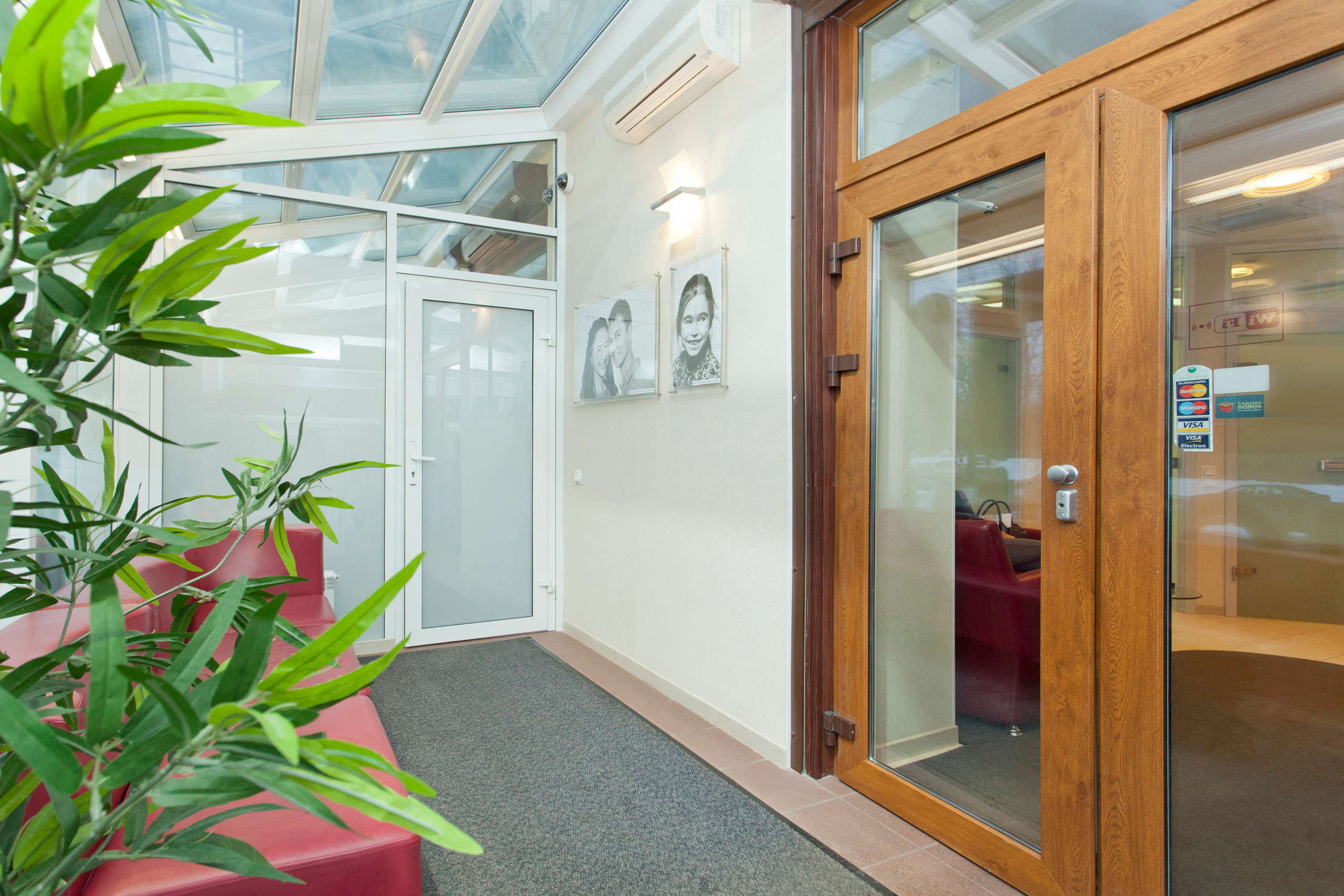 Рекламный фотограф в Санкт-Петербурге. Интерьерная фотосъемка медицинских центров. Фотограф Сергей Пушкин. СПб. Фото для сайтов и полиграфии. Сотрудничество агенства. Фотосъемка ресторанов, арт-пространств и частных помещений. Photographer  in Saint-Petersburg, Russia.