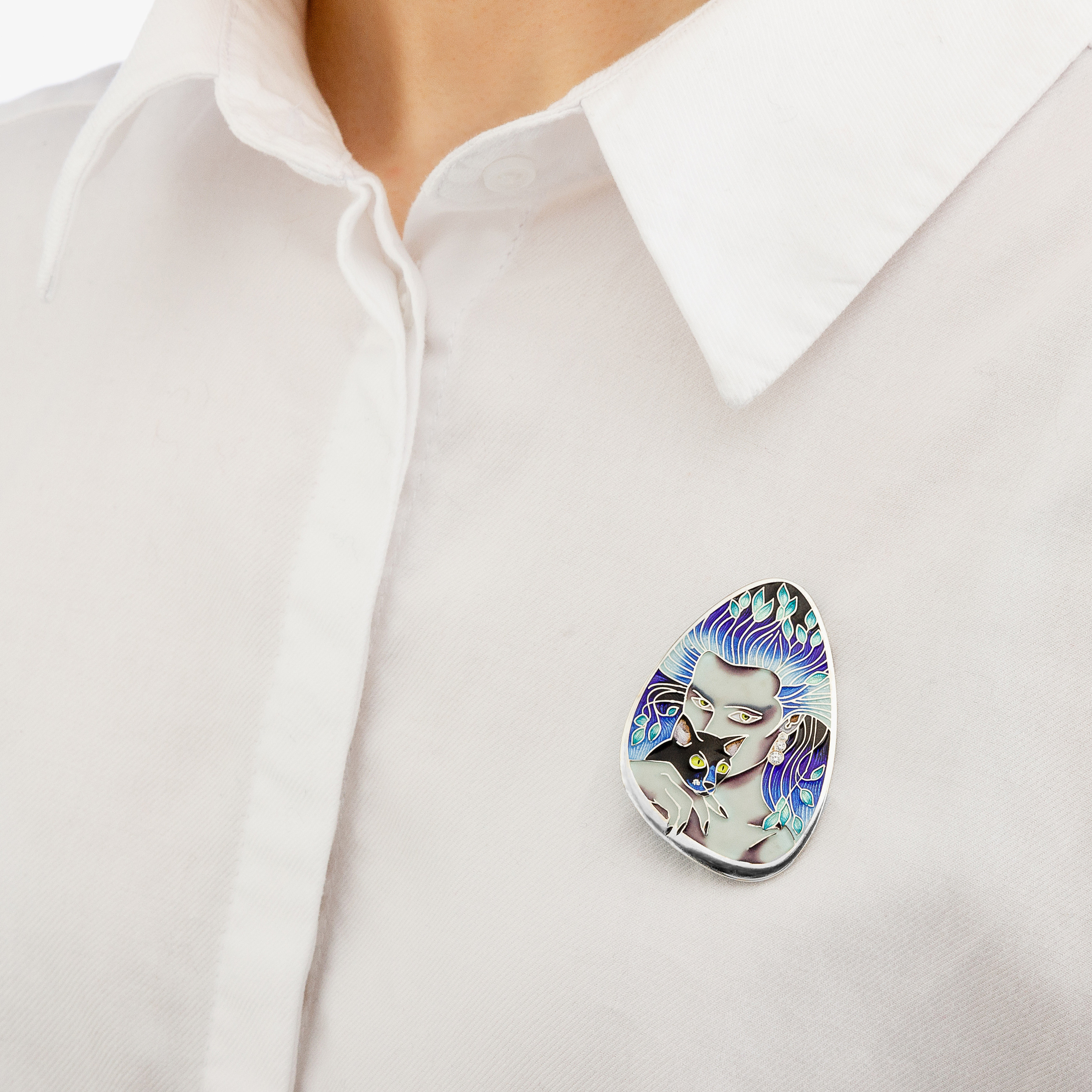 Портретная фотосъемка ювелирных украшений на моделях. Профессиональный фотограф в Санкт-Петербурге. Студийная рекламная фотография. Ювелирный фотограф Сергей Пушкин. Фото для каталога и маркетплейсов. Фотосъёмка на белом фоне. Product photographer in Saint-Petersburg, Russia. Gems photo.