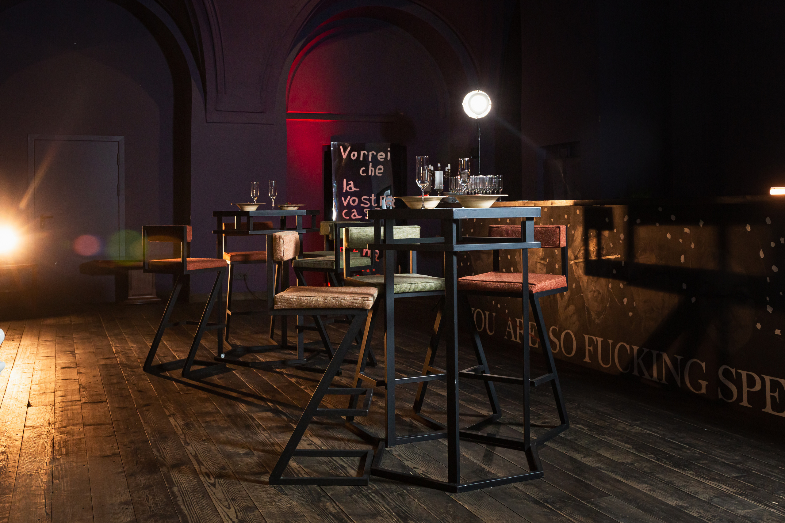 Рекламный фотограф в Санкт-Петербурге. Интерьерная фотосъемка. Фотограф Сергей Пушкин. СПб. Фото для сайтов и полиграфии. Сотрудничество агенства. Фотосъемка ресторанов, арт-пространств и частных помещений. Photographer  in Saint-Petersburg, Russia.