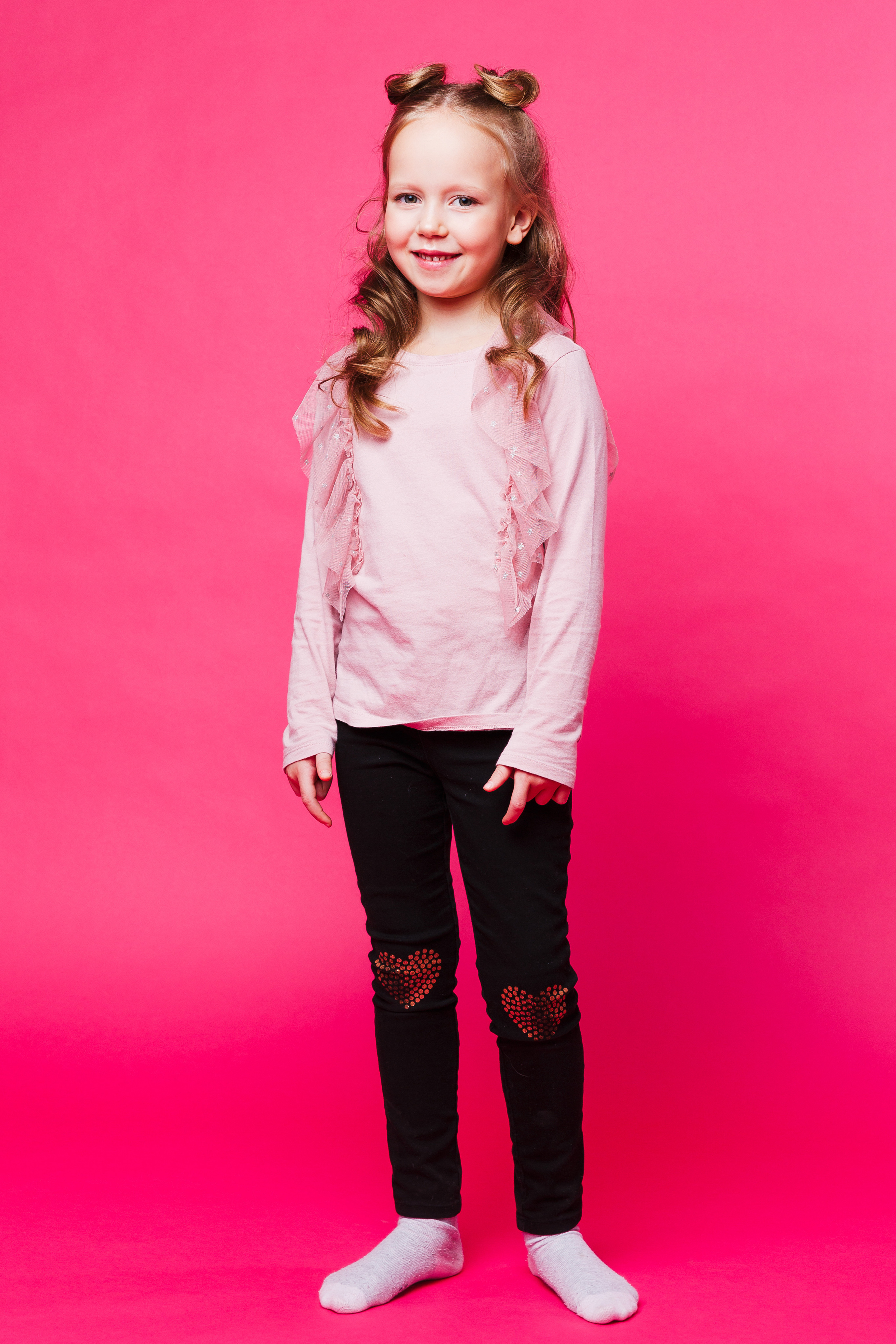 Фотосъёмка детской одежды для маркетплейсов, сайтов и соцсетей. Портретная фотосессия. Профессиональный фотограф в Санкт-Петербурге. Студийная фотография. Выездная фотостудия. СПб. Художественный портрет. Портретный фотограф Сергей Пушкин. Portrait photographer in Saint-Petersburg, Russia. Фотосъемка для Ozon, wildberries. 