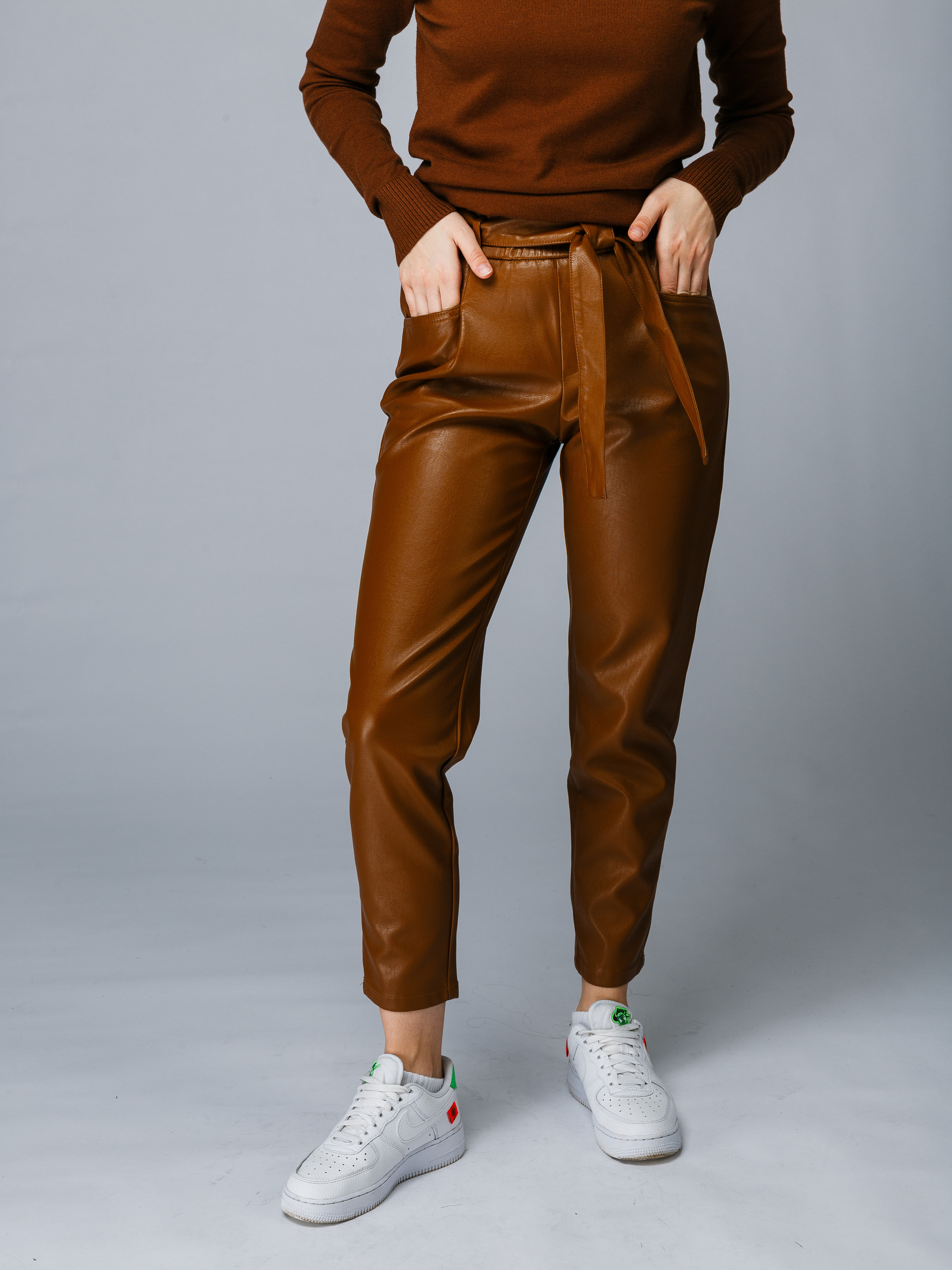 Профессиональный фотограф в Санкт-Петербурге. Студийная фотосъёмка одежды на моделях для каталогов, маркетплейсов, сайтов и печатной рекламной продукции. 