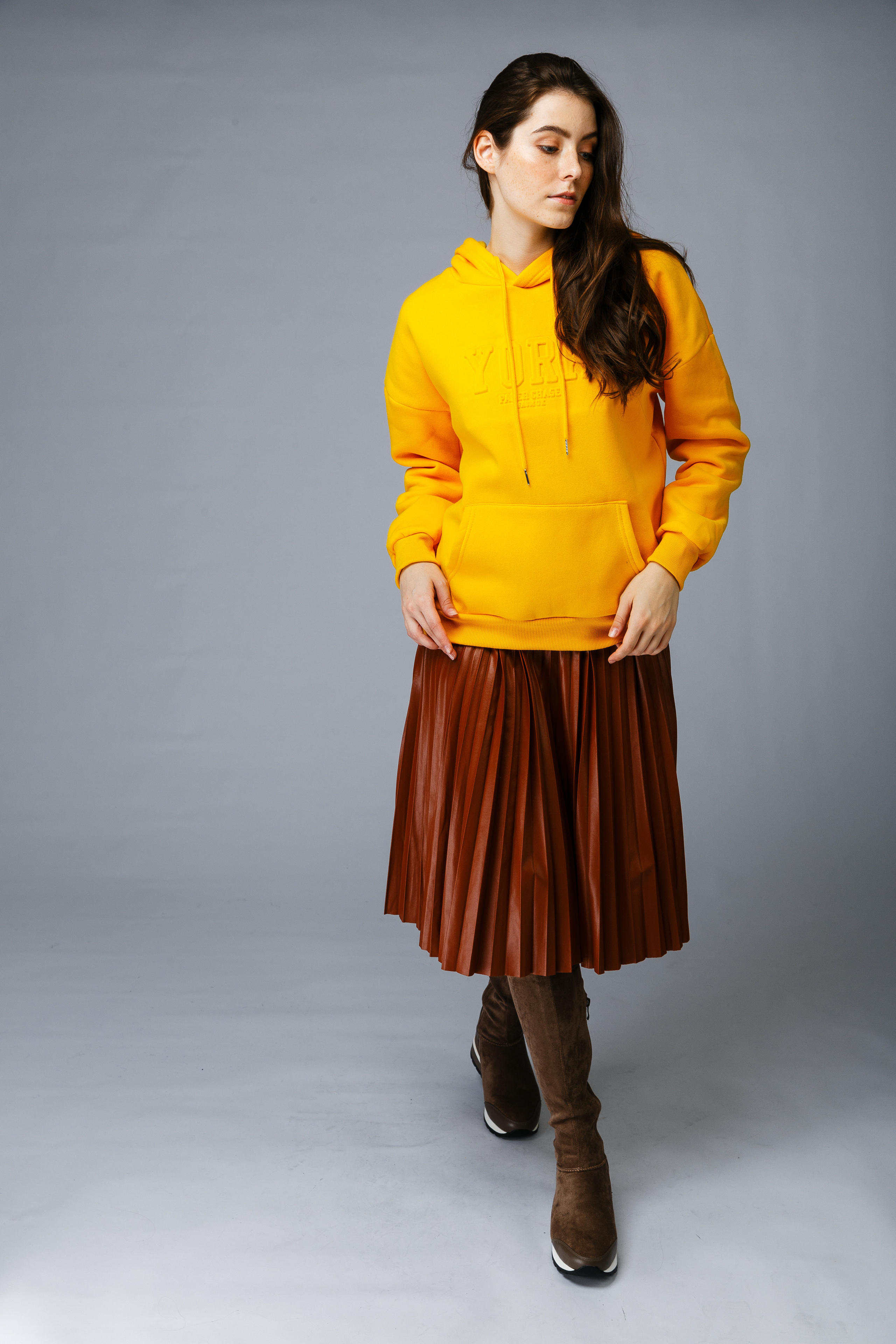 Профессиональный фотограф в Санкт-Петербурге. Студийная фотосъёмка одежды на моделях для каталогов, маркетплейсов, сайтов и печатной рекламной продукции. 