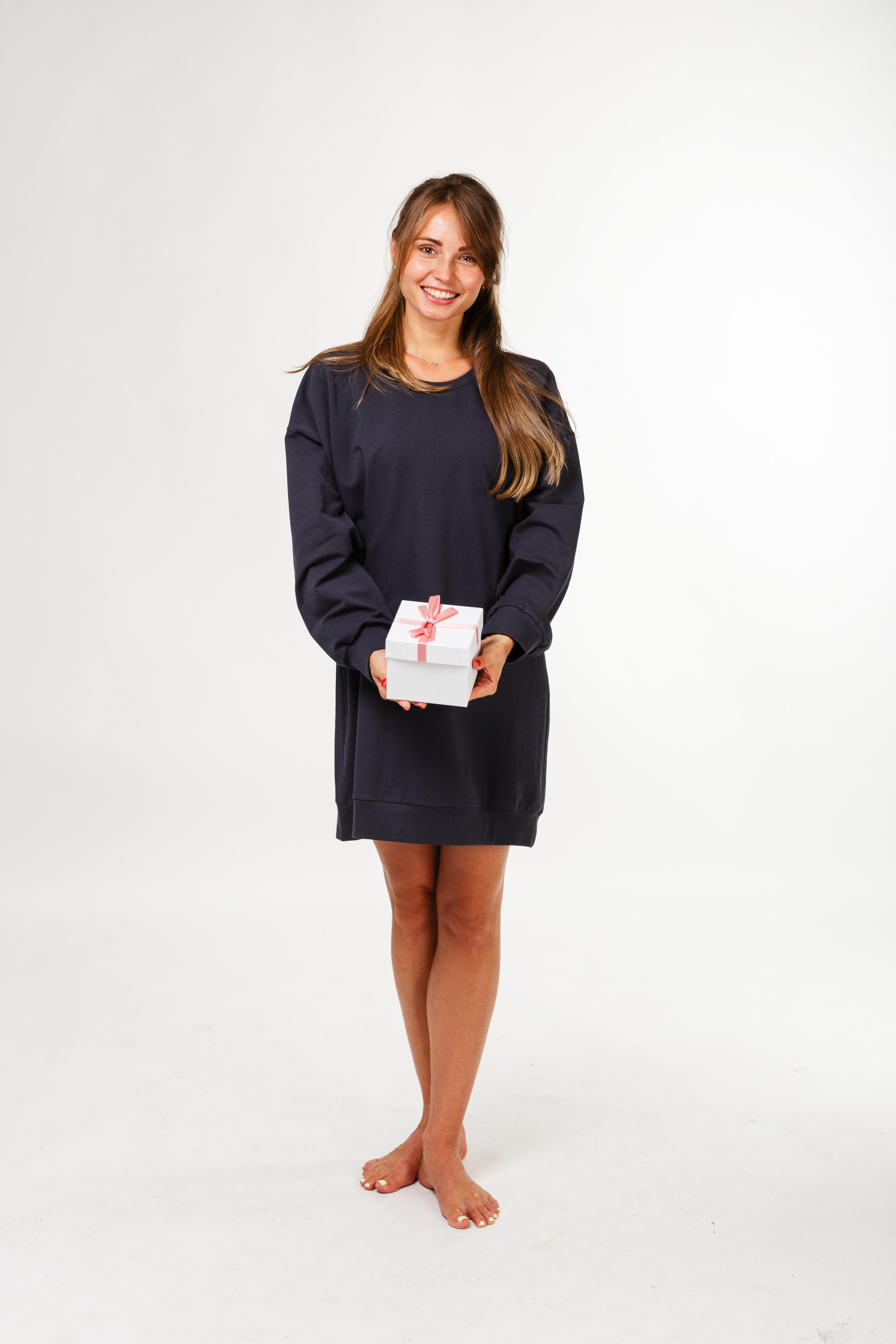 Профессиональный фотограф в Санкт-Петербурге. Студийная фотосъёмка детской и спортивной одежды на моделях для каталогов, маркетплейсов, сайтов и печатной рекламной продукции. Одежда для дома и спорта. Студийная фотосессия для маркетплейсов и соцсетей.