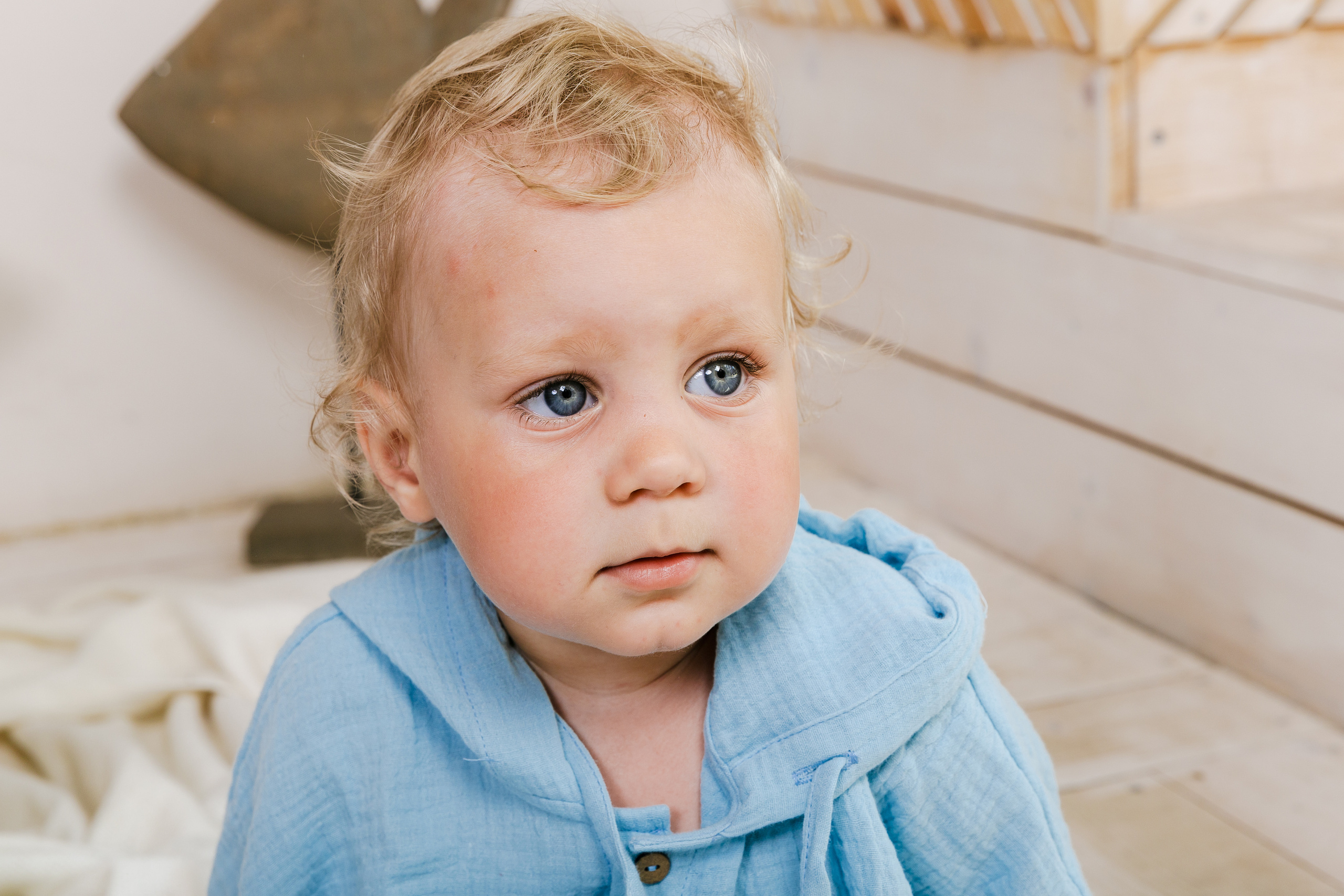 Детская студийная фотосъемка для соцсетей бренда одежды