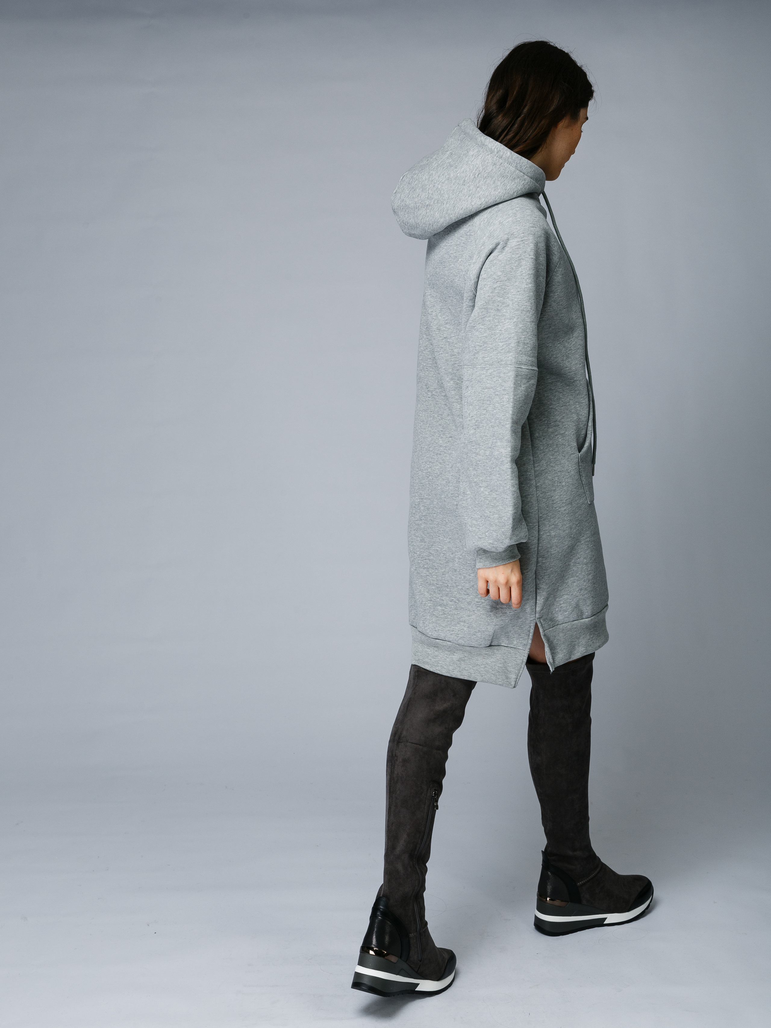 Профессиональный фотограф в Санкт-Петербурге. Студийная фотосъёмка одежды на моделях для каталогов, маркетплейсов, сайтов и печатной рекламной продукции. 