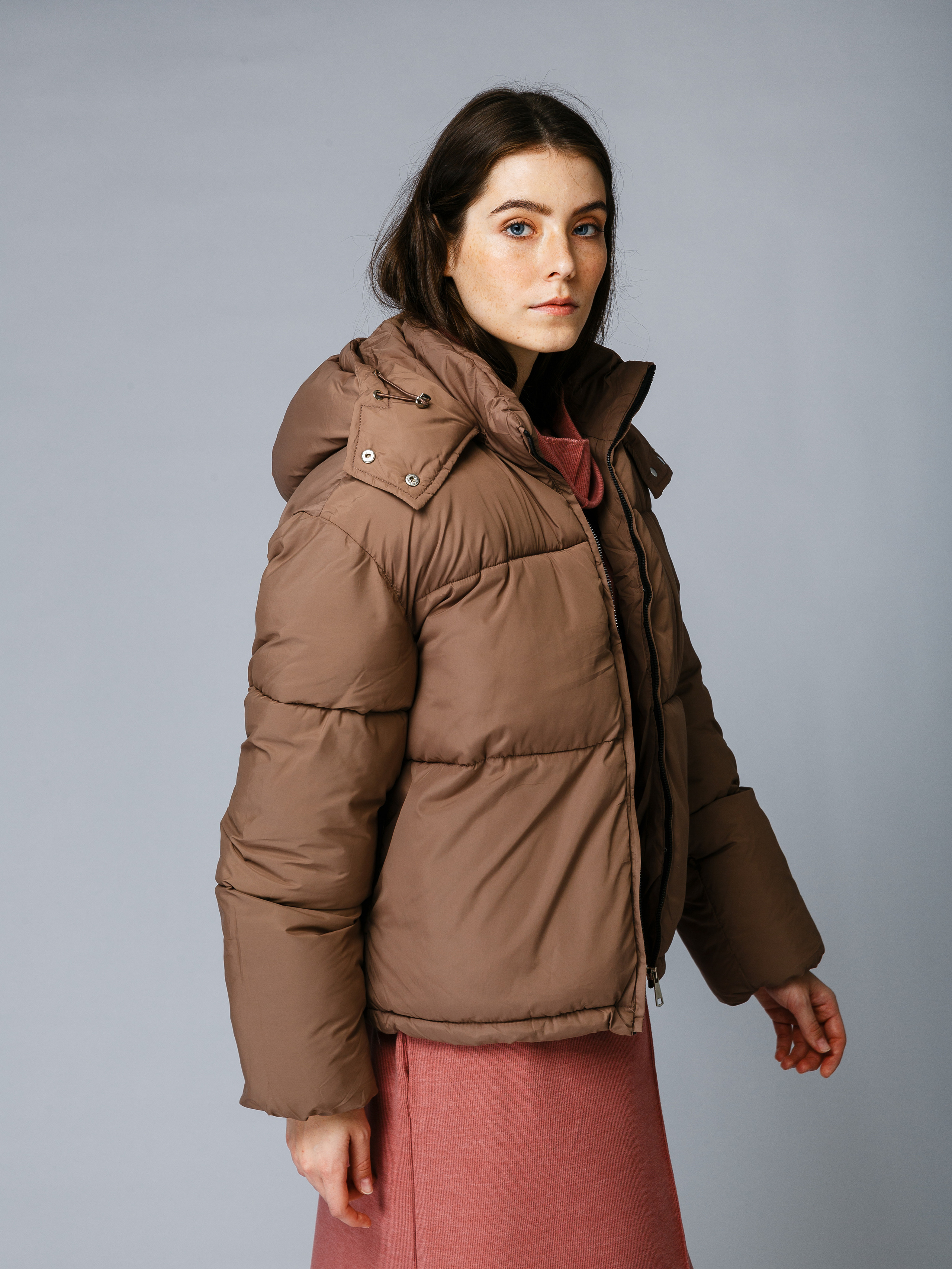 Профессиональный фотограф в Санкт-Петербурге. Студийная фотосъёмка одежды на моделях для каталогов, маркетплейсов, сайтов и печатной рекламной продукции. 