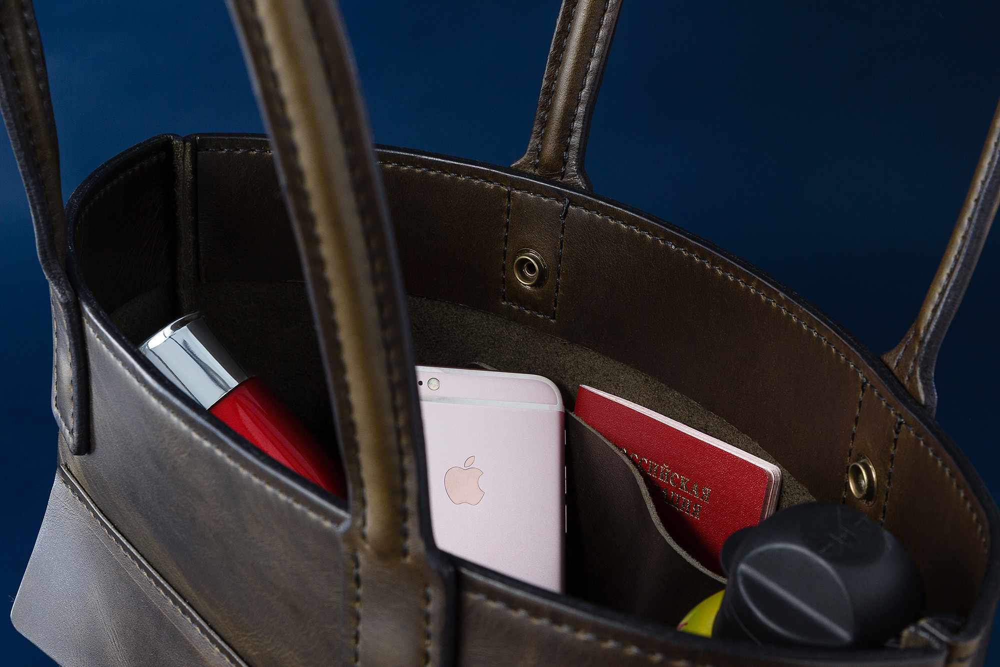 Фотограф Сергей Пушкин в Санкт-Петербурге. Предметная фотосъёмка. Фото для маркетплейсов. Рекламная фотосъёмка. Одежда и аксессуары. Студийная фотография. Реклама. Агенства сотрудничество. Фото для сайта. Сумки ручной работы. Фото для мастеров. изделия из кожи. фото. 