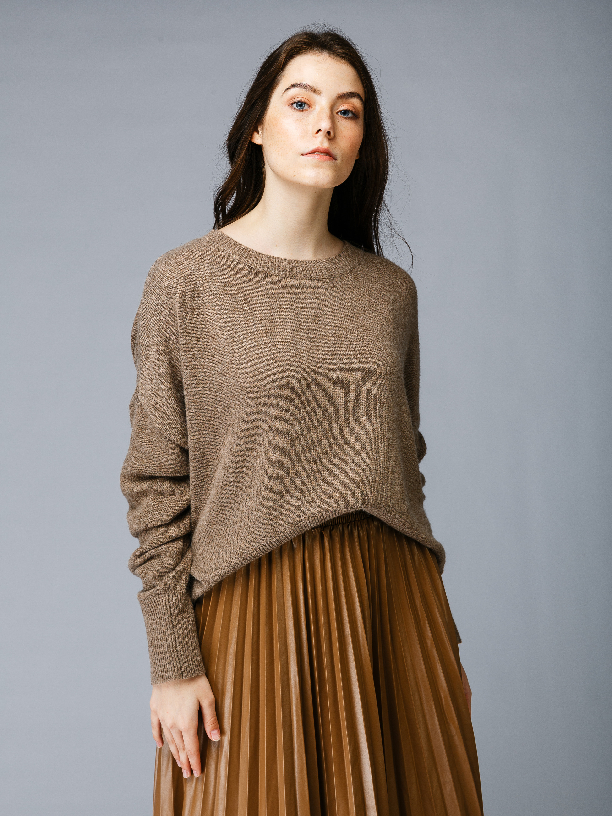 Профессиональный фотограф в Санкт-Петербурге. Студийная фотосъёмка одежды на моделях для каталогов, маркетплейсов, сайтов и печатной рекламной продукции. 