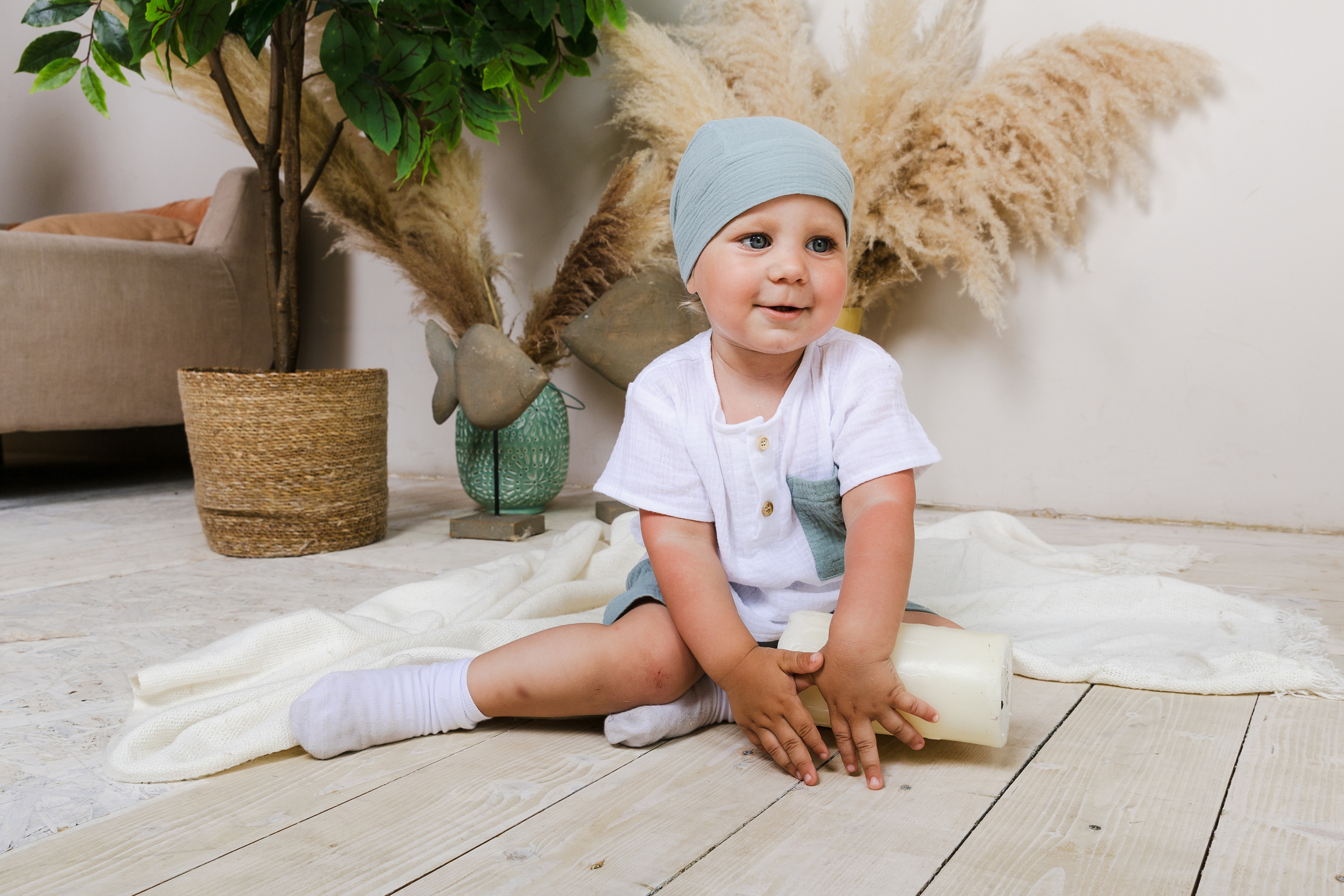 Детская студийная фотосъемка для соцсетей бренда одежды