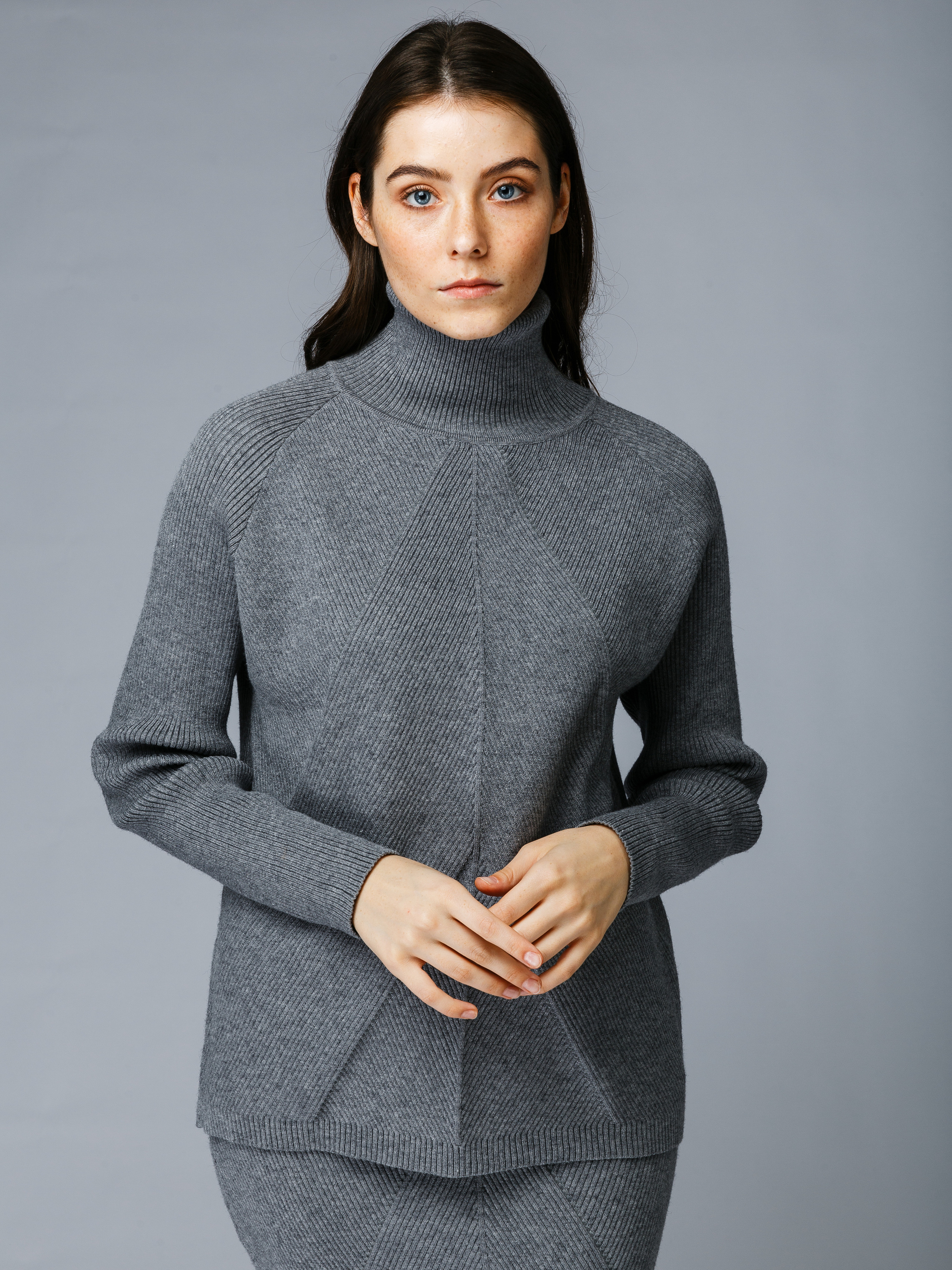 Профессиональный фотограф в Санкт-Петербурге. Студийная фотосъёмка одежды на моделях для каталогов, маркетплейсов, сайтов и печатной рекламной продукции. 