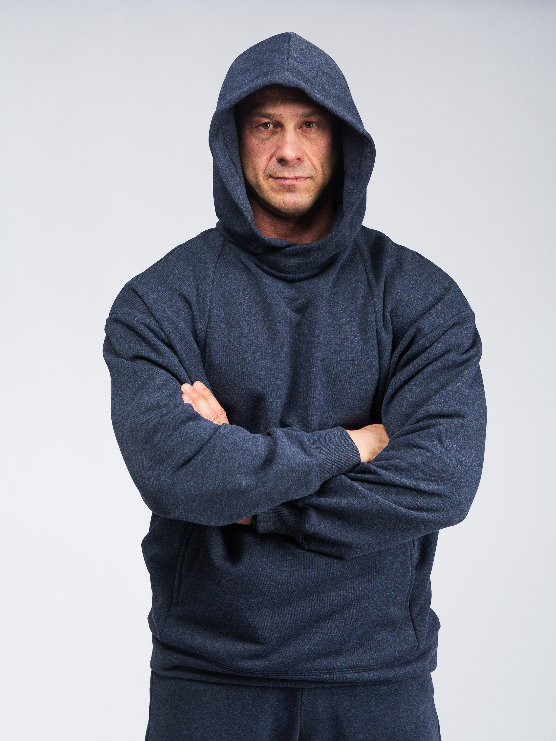 Фотосъёмка спортивной одежды для маркетплейсов, сайтов и соцсетей. Фото для каталога. Мужская одежда. Художественный портрет. Портфолио. Модельные тесты. Портретный фотограф Сергей Пушкин.  Портретная фотосессия. Профессиональный фотограф в Санкт-Петербурге. Студийная фотография. Выездная фотостудия. Студийная фотосесия.СПб. Portrait photographer in Saint-Petersburg, Russia. Фотосъемка для Ozon, wildberries. 