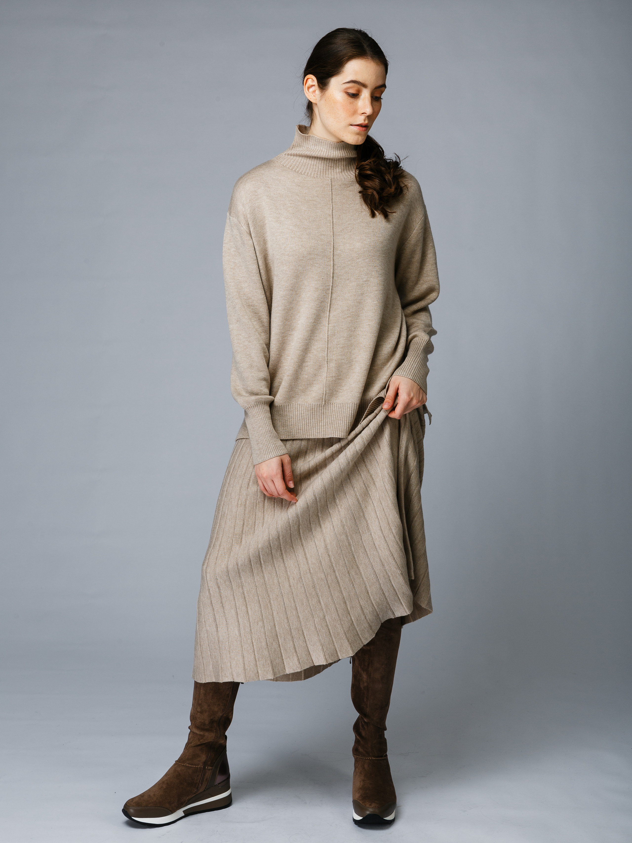 Профессиональный фотограф в Санкт-Петербурге. Студийная фотосъёмка одежды на моделях для каталогов, маркетплейсов, сайтов и печатной рекламной продукции. 