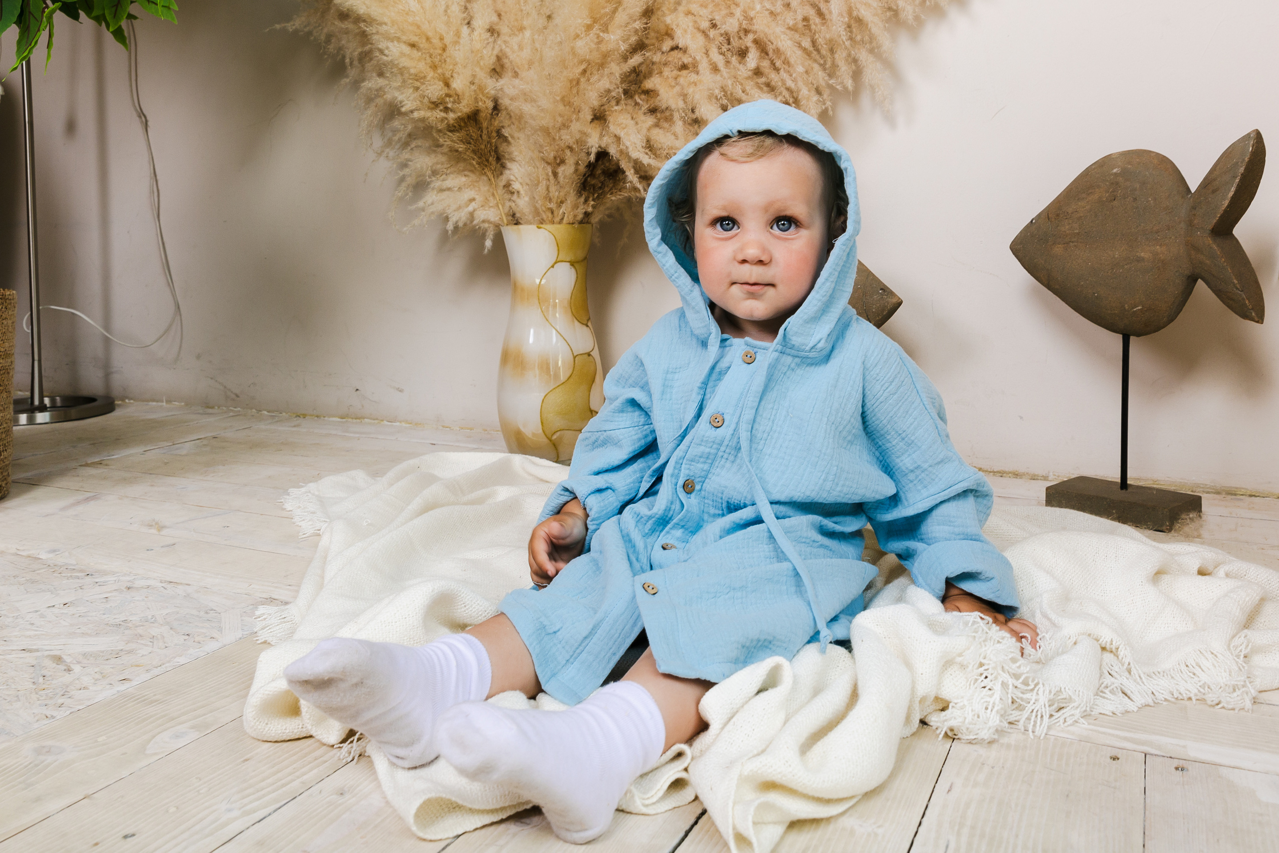 Детская студийная фотосъемка для соцсетей бренда одежды