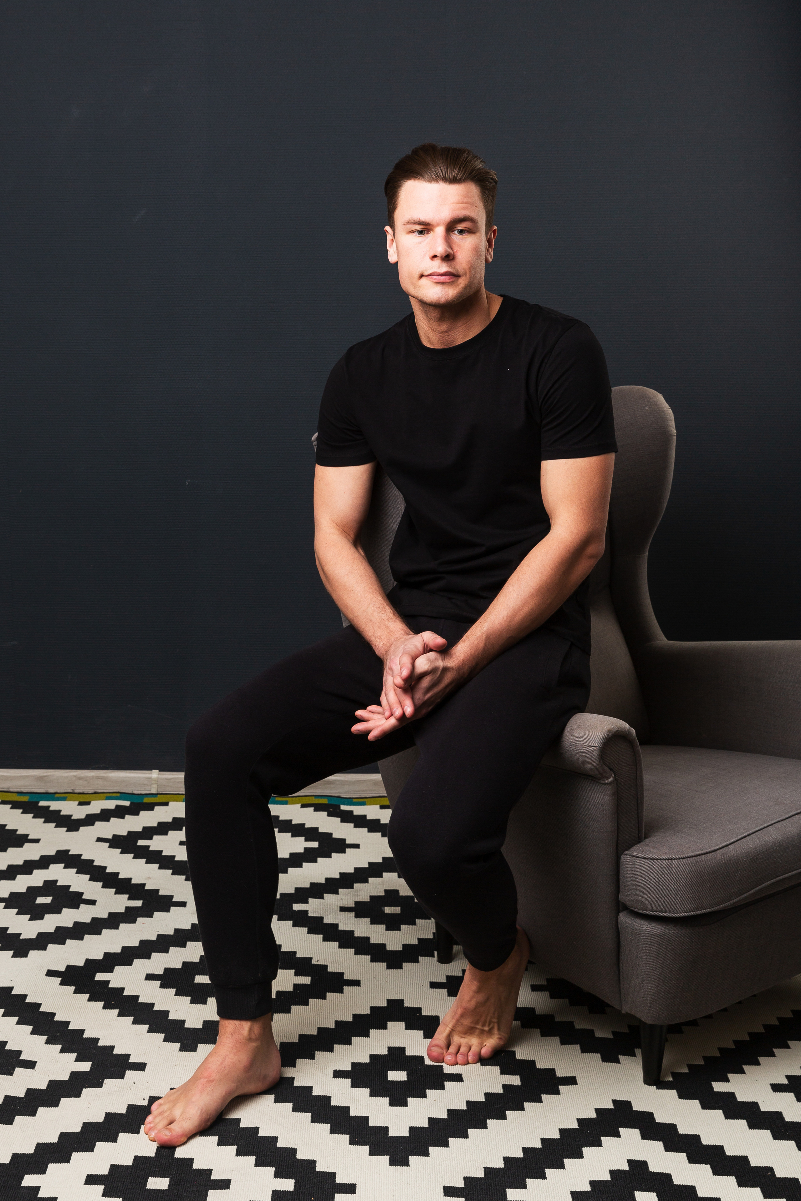 Фотосъёмка одежды для маркетплейсов, сайтов и соцсетей. Фото для каталога. Мужская одежда. Художественный портрет. Портфолио. Модельные тесты. Портретный фотограф Сергей Пушкин.  Портретная фотосессия. Профессиональный фотограф в Санкт-Петербурге. Студийная фотография. Выездная фотостудия. Студийная фотосесия.СПб. Portrait photographer in Saint-Petersburg, Russia. Фотосъемка для Ozon, wildberries. 