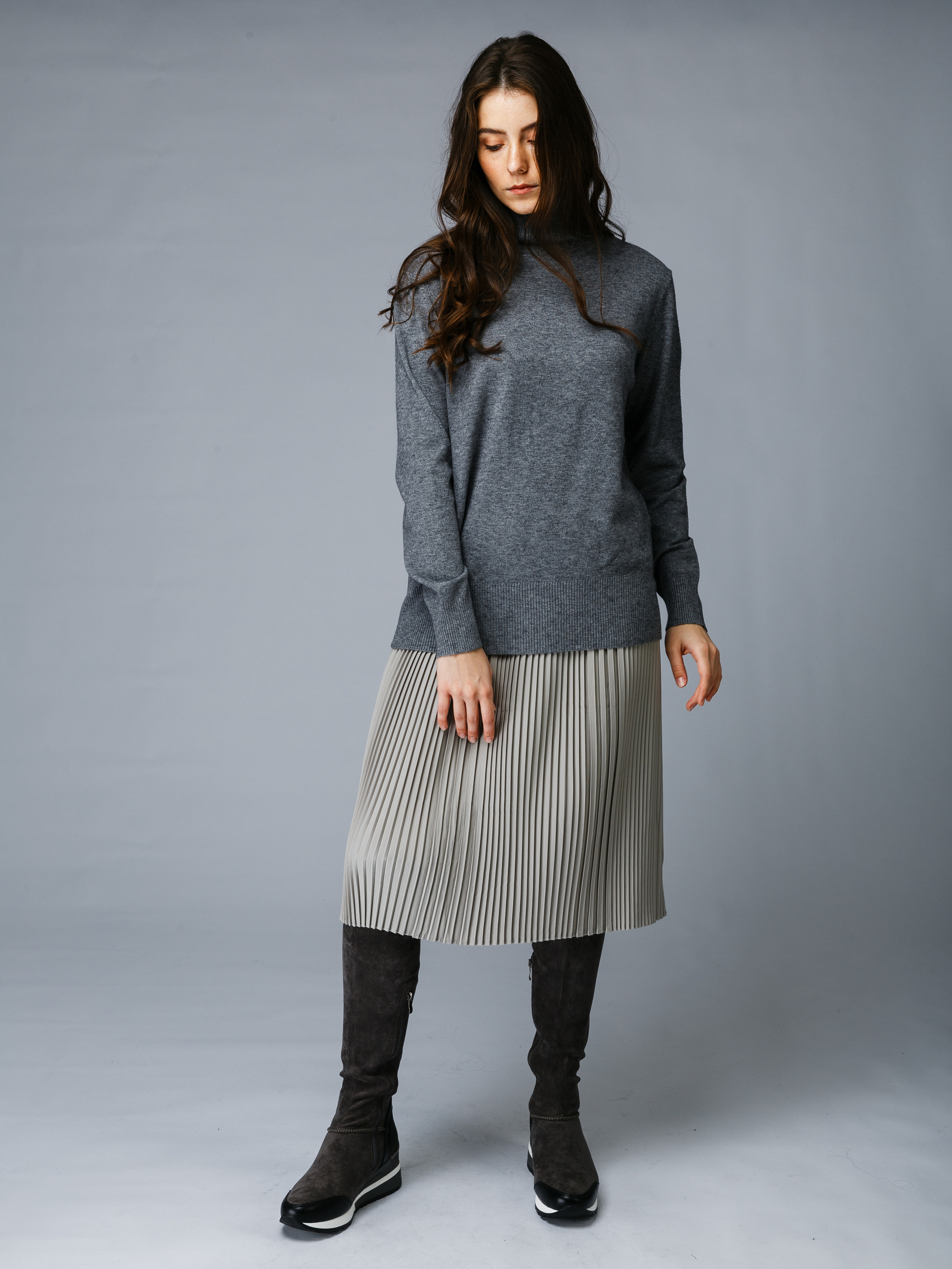 Профессиональный фотограф в Санкт-Петербурге. Студийная фотосъёмка одежды на моделях для каталогов, маркетплейсов, сайтов и печатной рекламной продукции. 