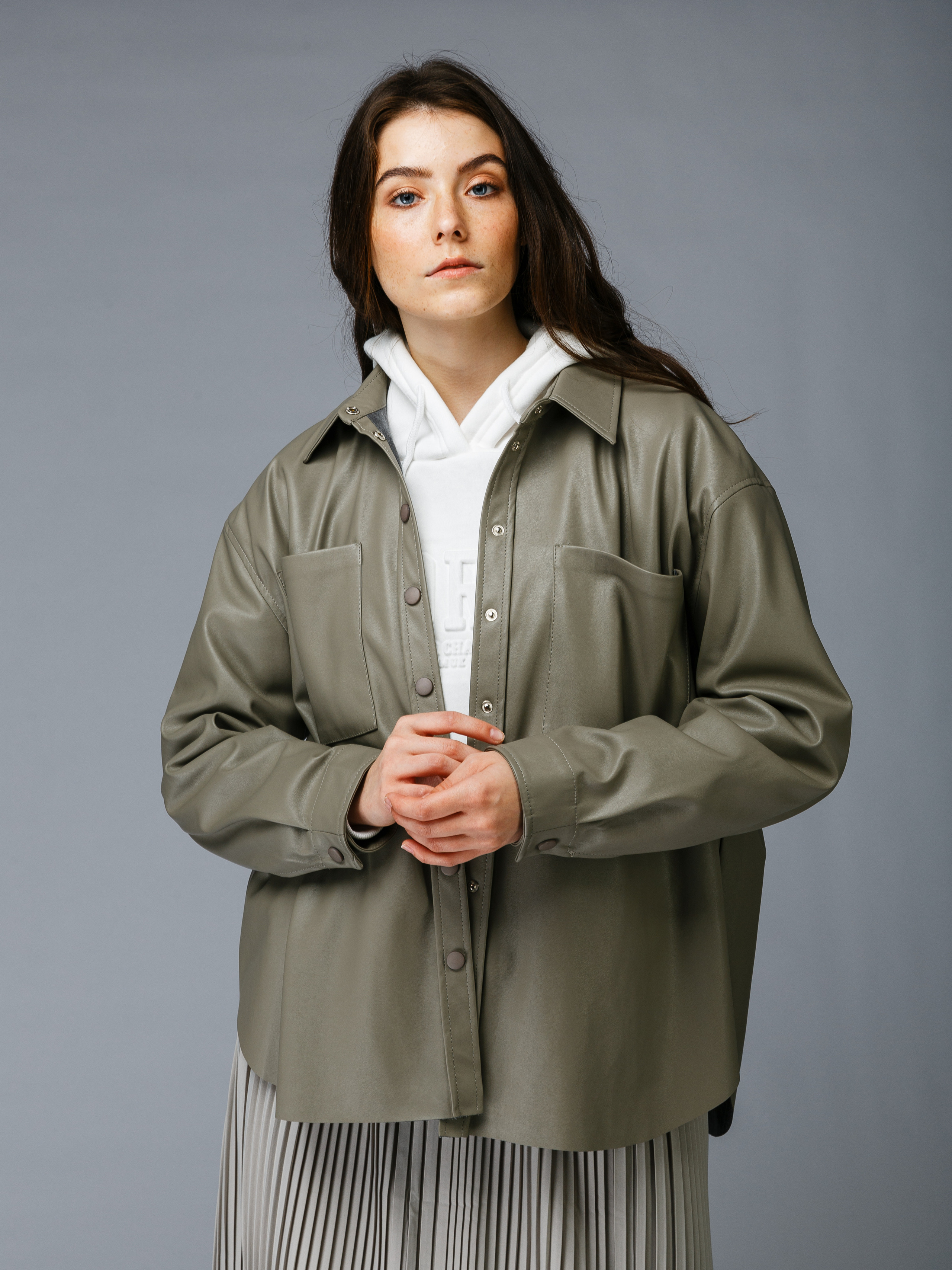 Профессиональный фотограф в Санкт-Петербурге. Студийная фотосъёмка одежды на моделях для каталогов, маркетплейсов, сайтов и печатной рекламной продукции. 