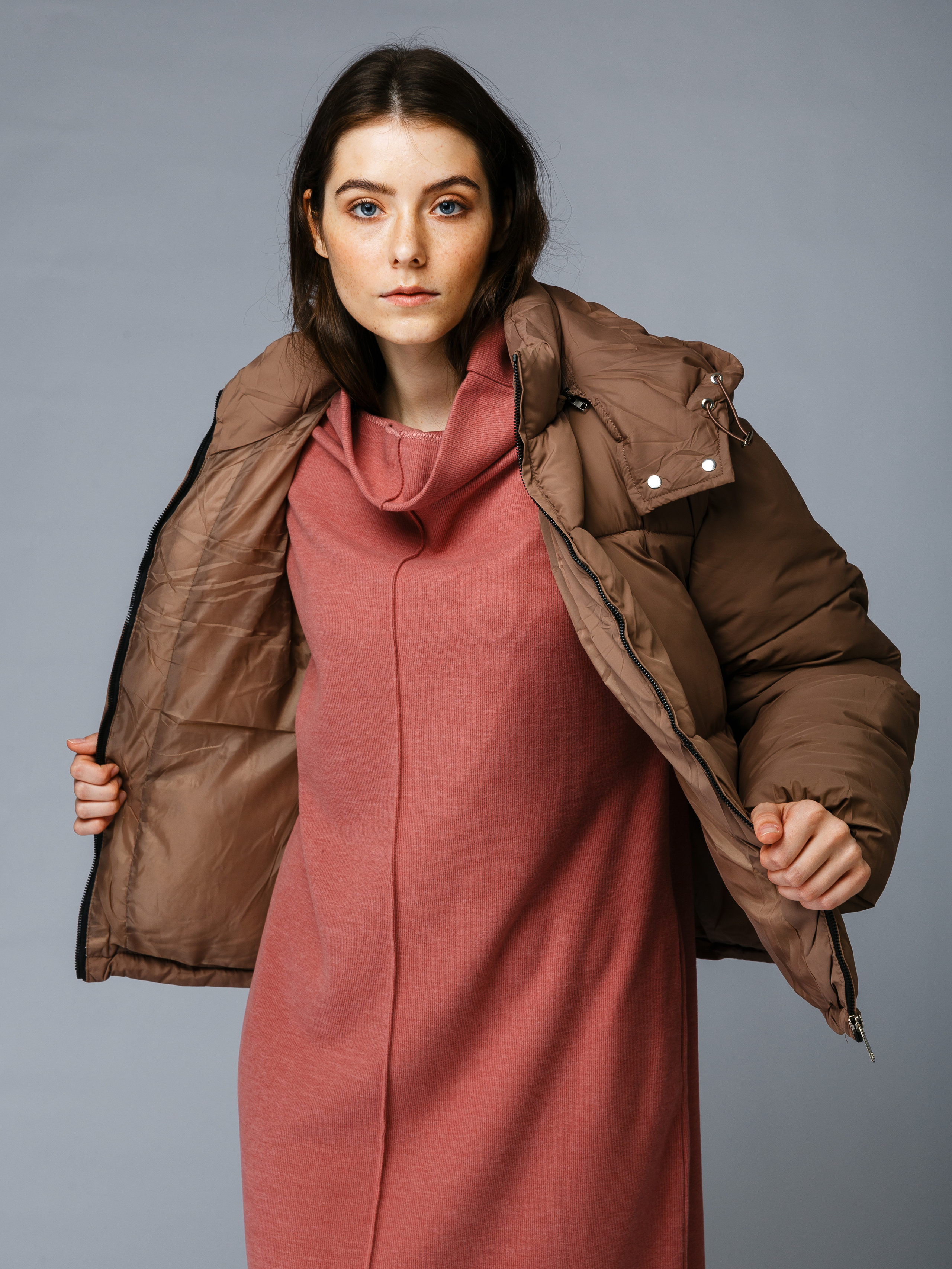 Профессиональный фотограф в Санкт-Петербурге. Студийная фотосъёмка одежды на моделях для каталогов, маркетплейсов, сайтов и печатной рекламной продукции. 