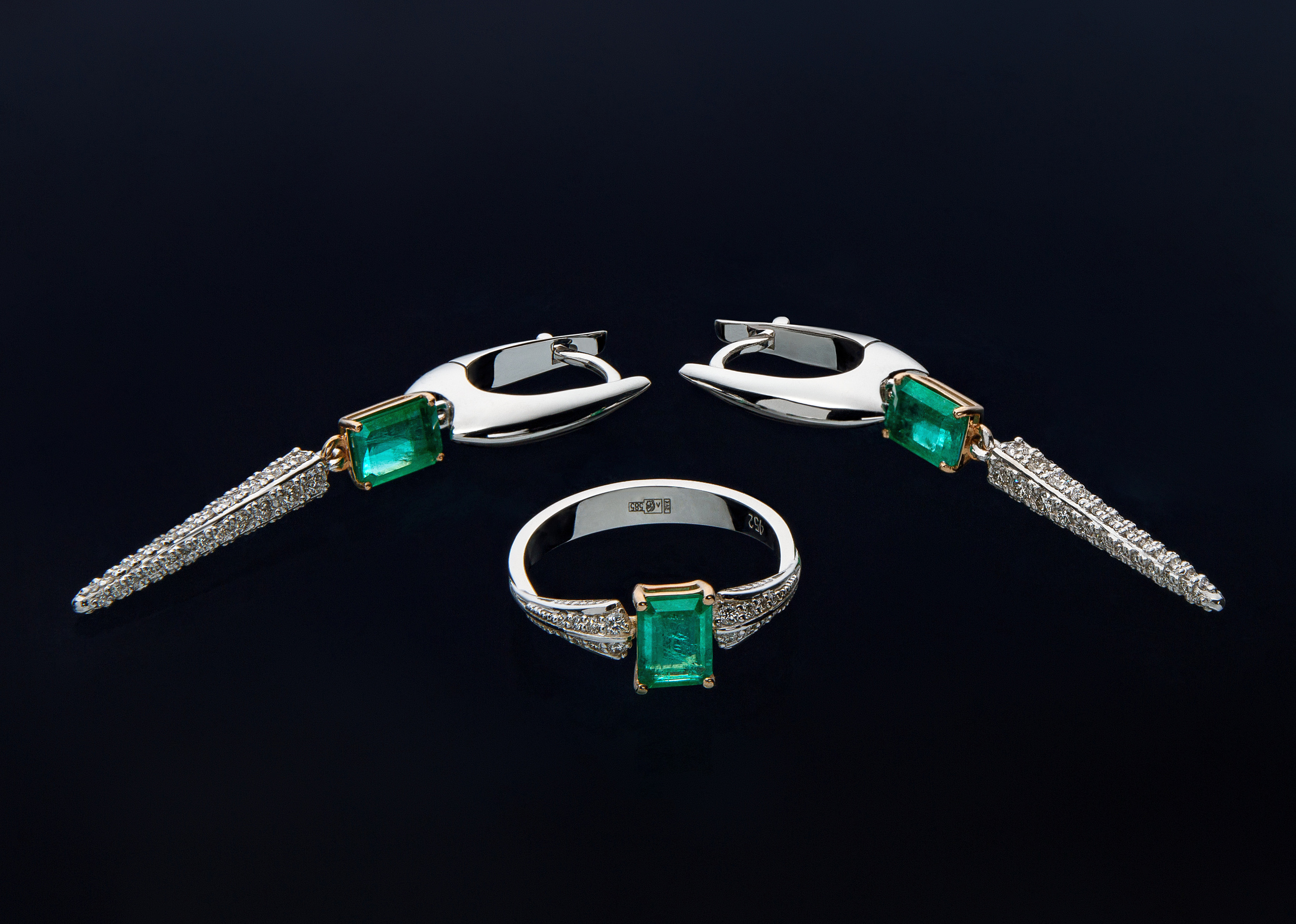 Рекламная фотосъёмка ювелирных украшений и драгоценных камней. Предметная фотосъемка ювелирных украшений. Профессиональный фотограф в Санкт-Петербурге. Студийная фотография. Ювелирный фотограф Сергей Пушкин. Фото для рекламы и соцсетей.  Product photographer in Saint-Petersburg, Russia. Gems photo. Фотосессия украшений в спб. Фотограф в студии в спб для украшений. Фотосессия бижутерии. Фотограф ювелирных изделий.