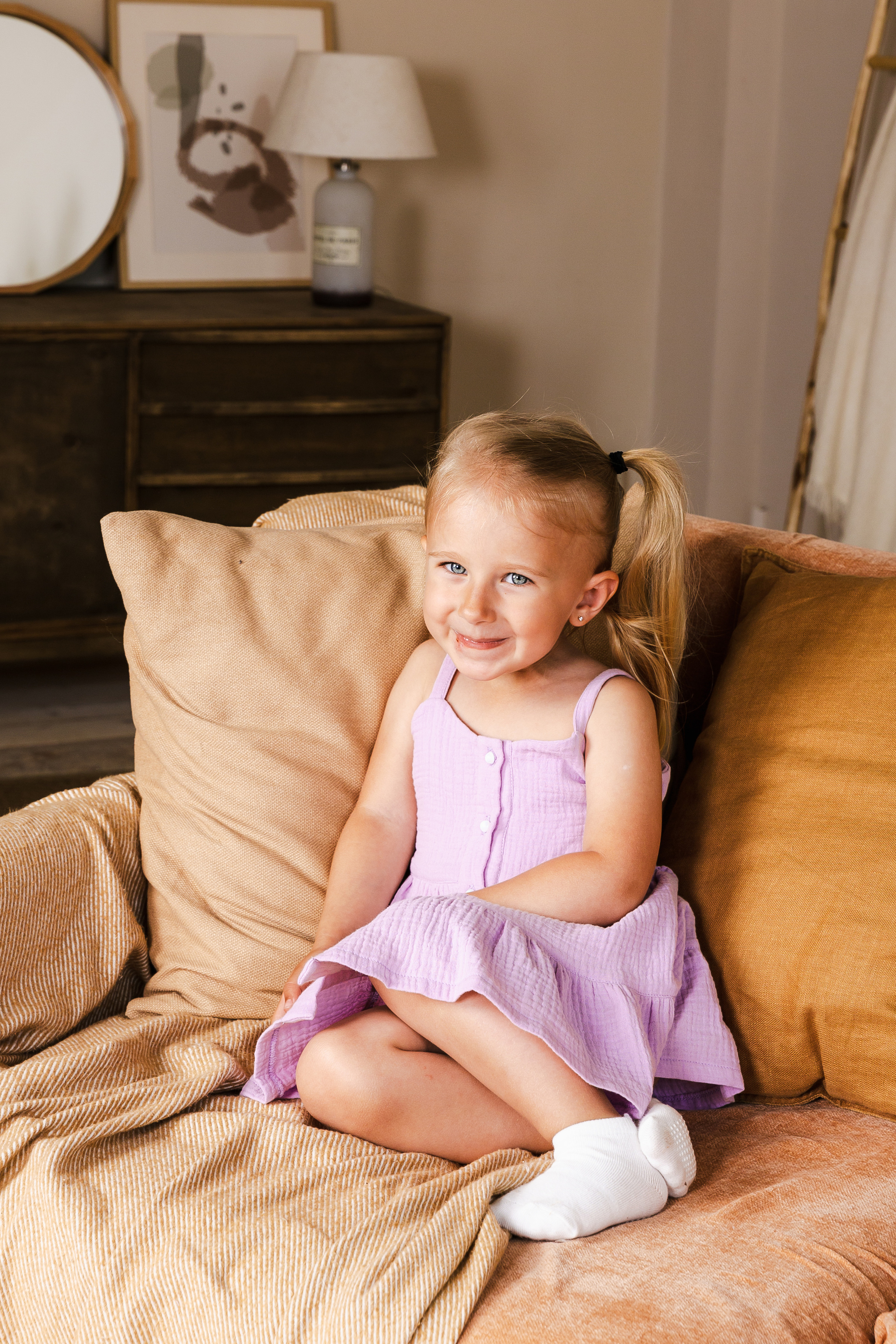 Детская студийная фотосъемка для соцсетей бренда одежды