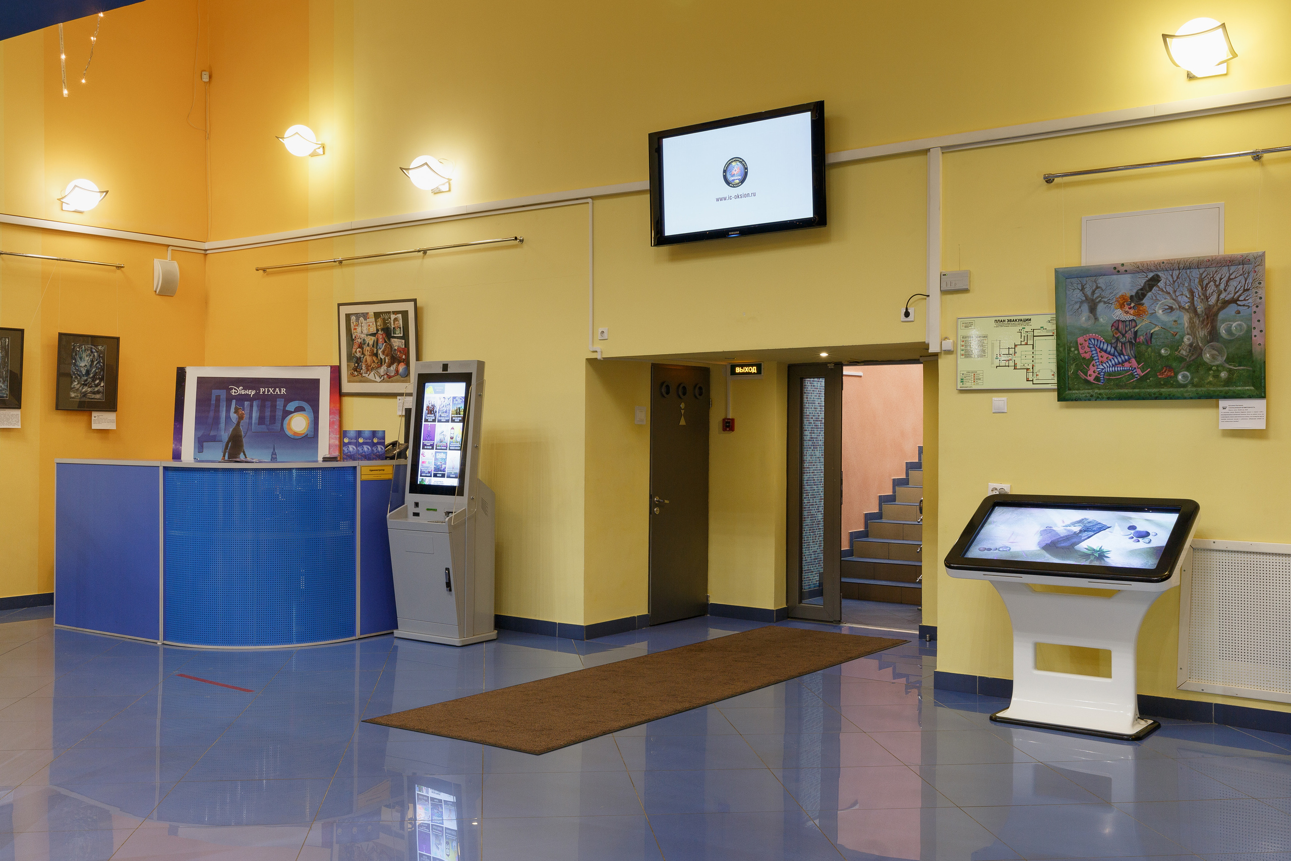 Рекламный фотограф в Санкт-Петербурге. Интерьерная фотосъемка кинотеатров и торговых помещений. Фотограф Сергей Пушкин. СПб. Фото для сайтов и полиграфии. Сотрудничество агенства. Фотосъемка ресторанов, арт-пространств и частных помещений. Photographer  in Saint-Petersburg, Russia.