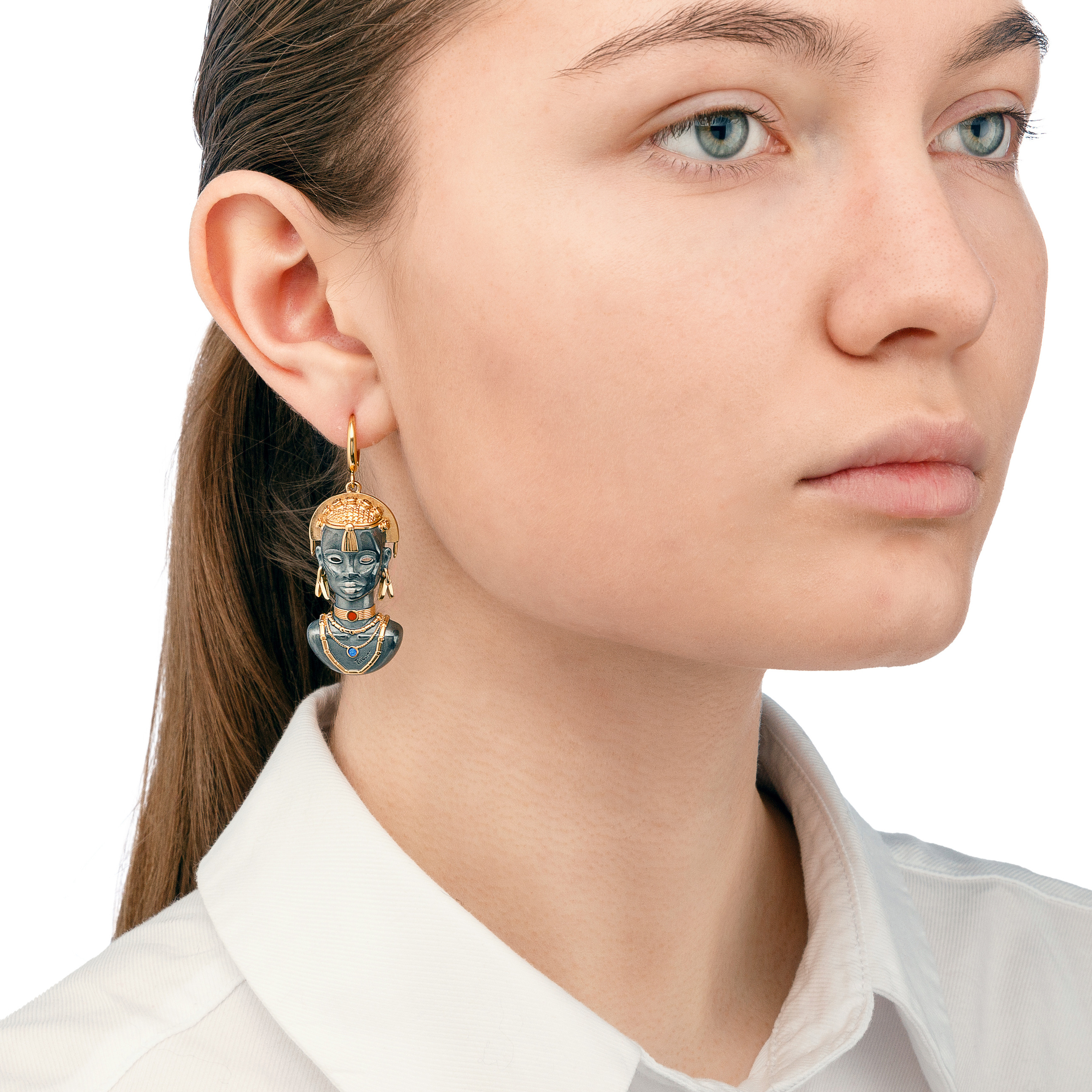 Фотосессия в студии в спб. Фотосессия юкрашений и бижутерии. Фотограф в студии в спб для украшений.  Портретная фотосъемка ювелирных украшений на моделях. Профессиональный фотограф в Санкт-Петербурге. Студийная рекламная фотография. Ювелирный фотограф Сергей Пушкин. Фото для каталога и маркетплейсов. Фотосъёмка на белом фоне. Product photographer in Saint-Petersburg, Russia. Gems photo.