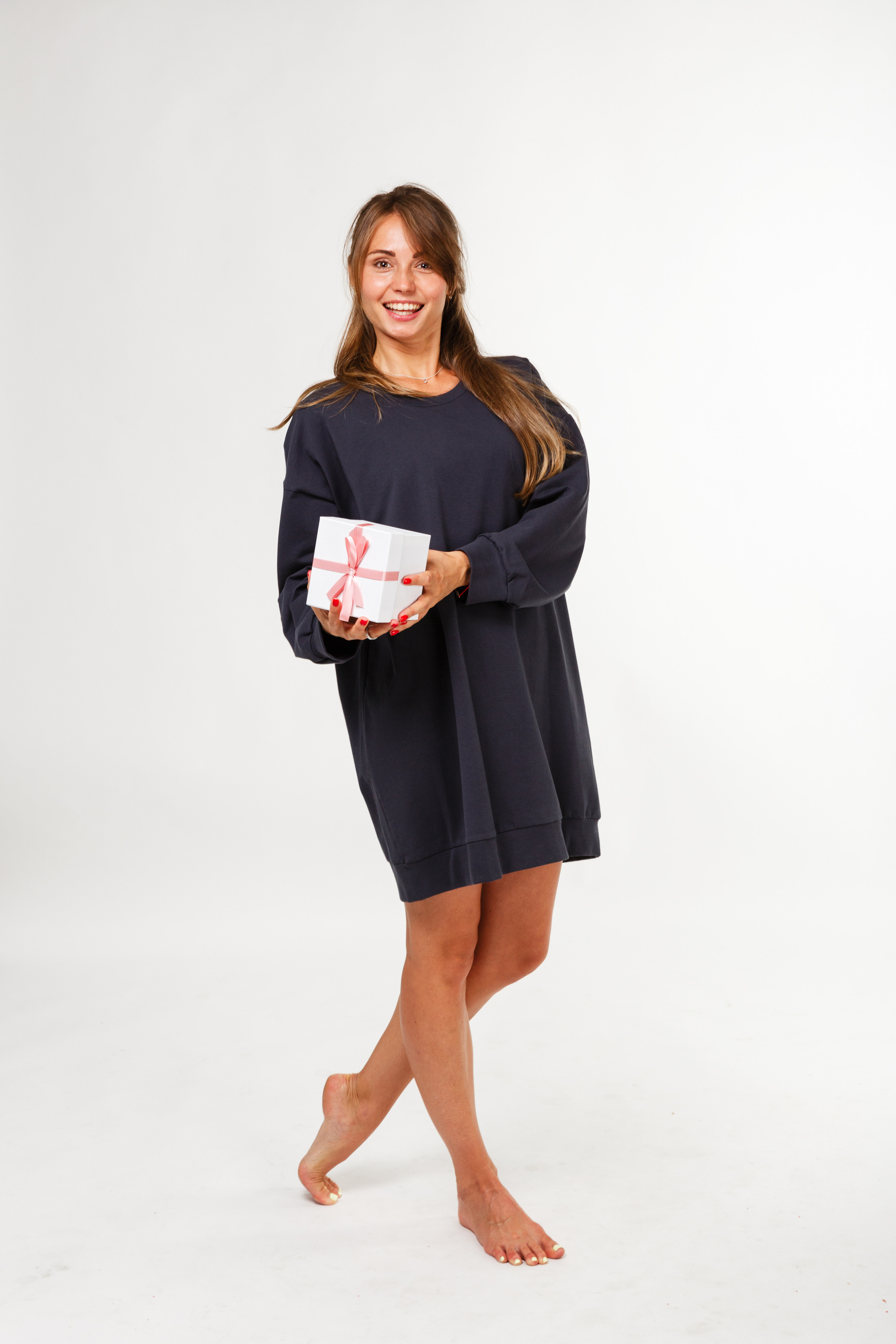 Профессиональный фотограф в Санкт-Петербурге. Студийная фотосъёмка детской и спортивной одежды на моделях для каталогов, маркетплейсов, сайтов и печатной рекламной продукции. Одежда для дома и спорта. Студийная фотосессия для маркетплейсов и соцсетей.