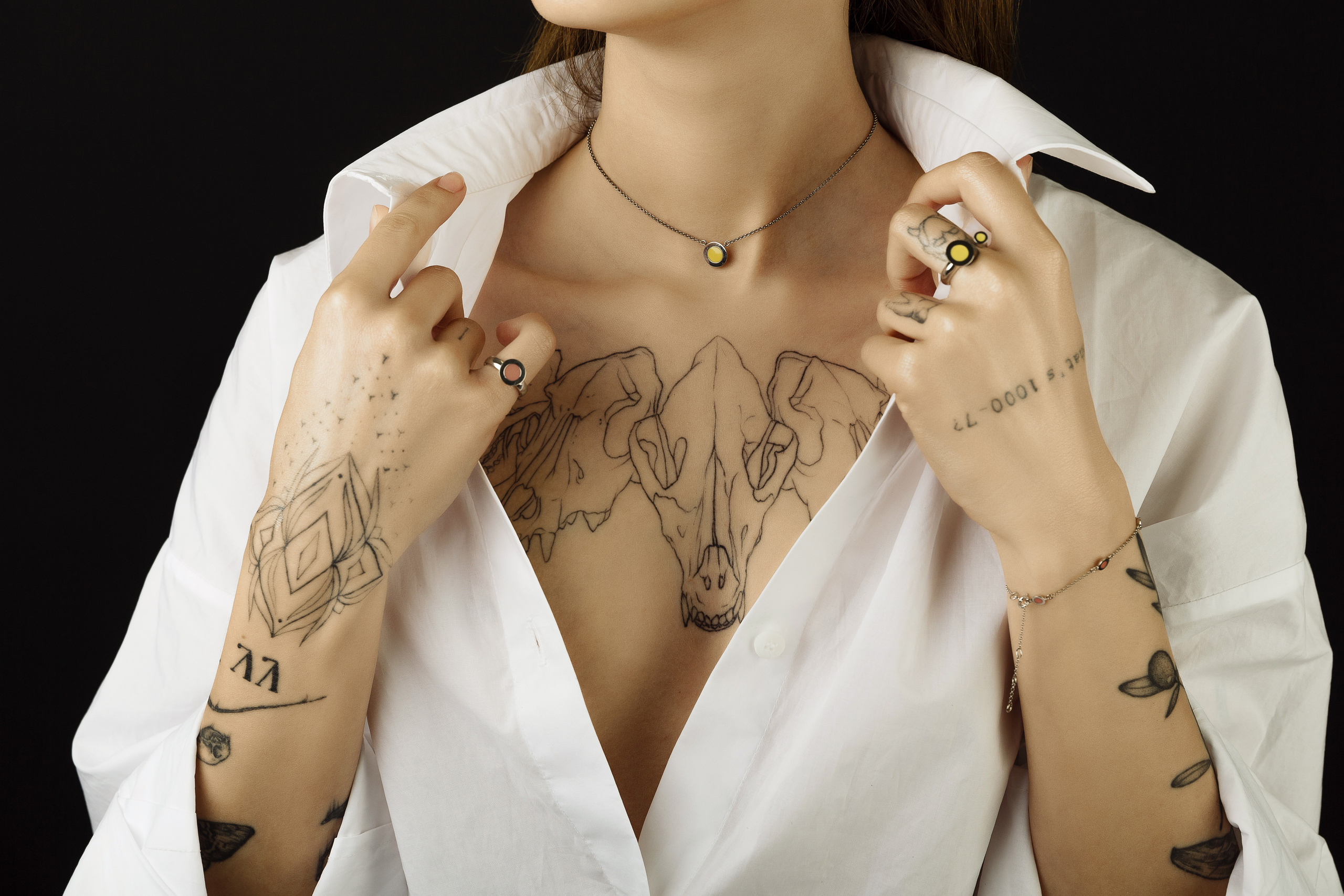 Фотосессия в студии в спб. Фотосессия юкрашений и бижутерии. Фотограф в студии в спб для украшений.  Портретная фотосъемка ювелирных украшений на моделях. Профессиональный фотограф в Санкт-Петербурге. Студийная рекламная фотография. Ювелирный фотограф Сергей Пушкин. Фото для каталога и маркетплейсов. Фотосъёмка на белом фоне. Product photographer in Saint-Petersburg, Russia. Gems photo.