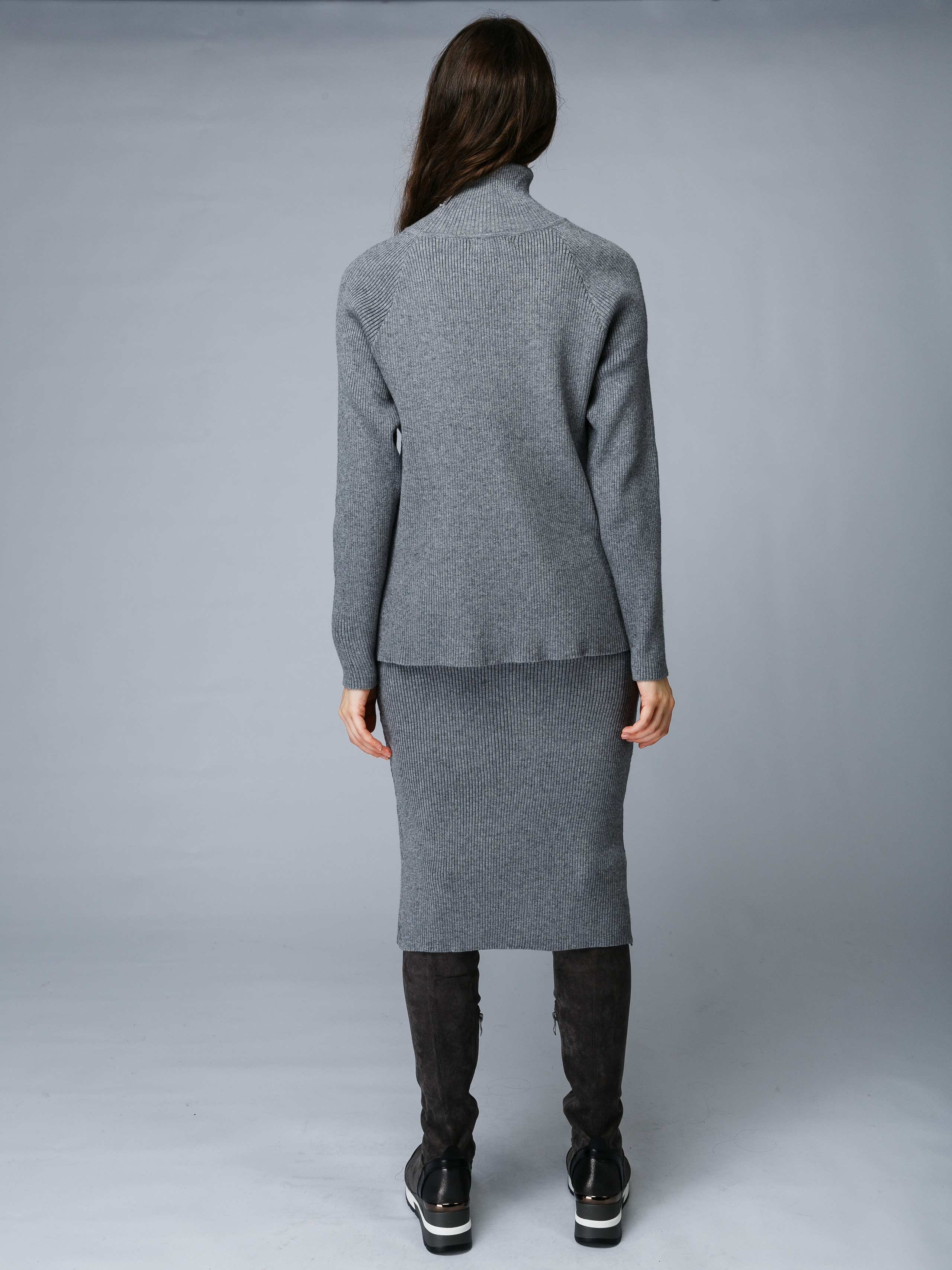 Профессиональный фотограф в Санкт-Петербурге. Студийная фотосъёмка одежды на моделях для каталогов, маркетплейсов, сайтов и печатной рекламной продукции. 