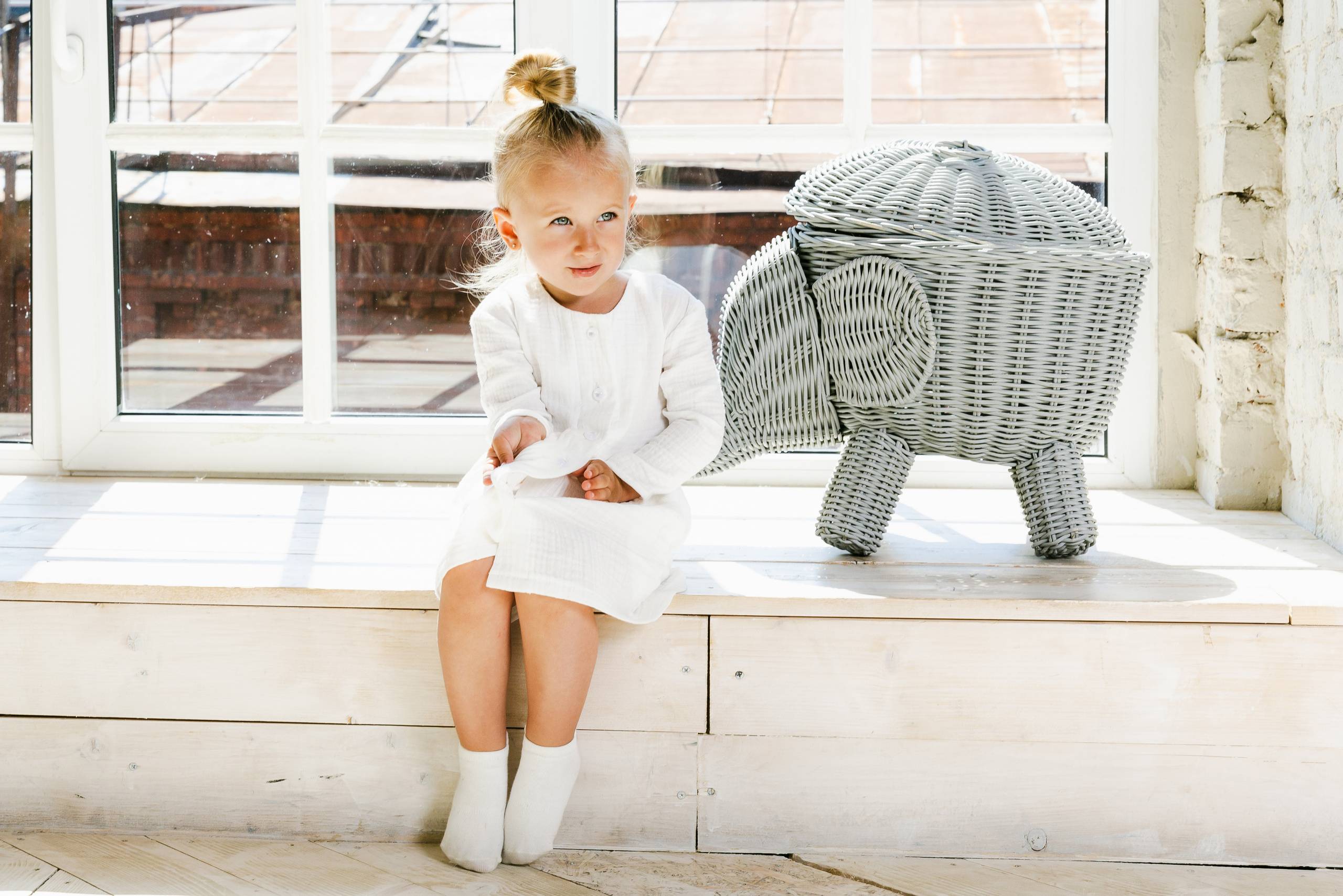 Детская студийная фотосъемка для соцсетей бренда одежды