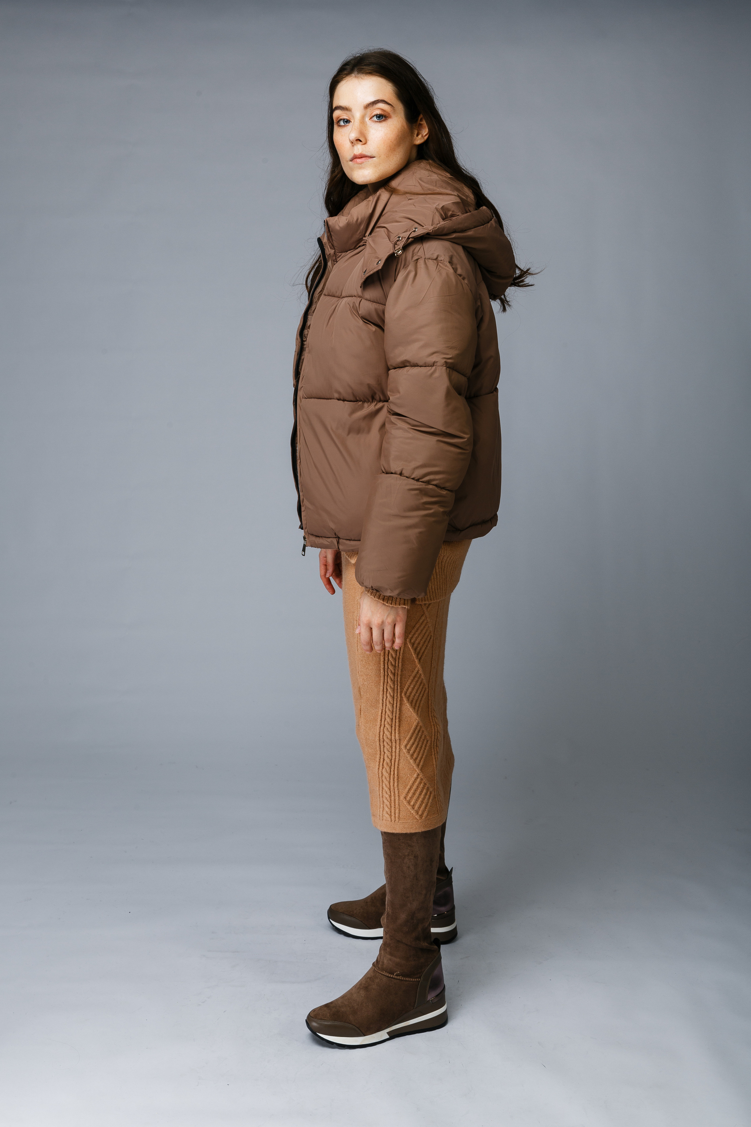 Профессиональный фотограф в Санкт-Петербурге. Студийная фотосъёмка одежды на моделях для каталогов, маркетплейсов, сайтов и печатной рекламной продукции. 