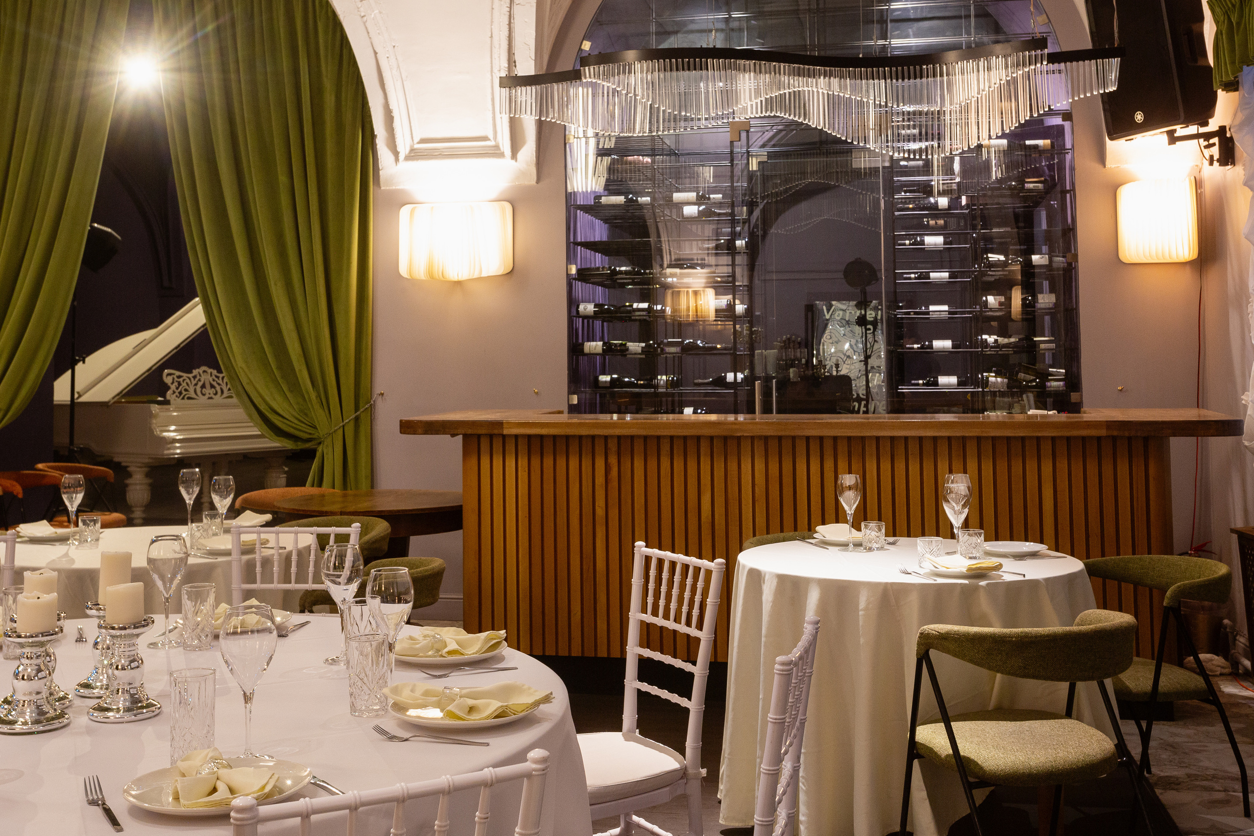 Рекламный фотограф в Санкт-Петербурге. Интерьерная фотосъемка. Фотограф Сергей Пушкин. СПб. Фото для сайтов и полиграфии. Сотрудничество агенства. Фотосъемка ресторанов, арт-пространств и частных помещений. Photographer  in Saint-Petersburg, Russia.