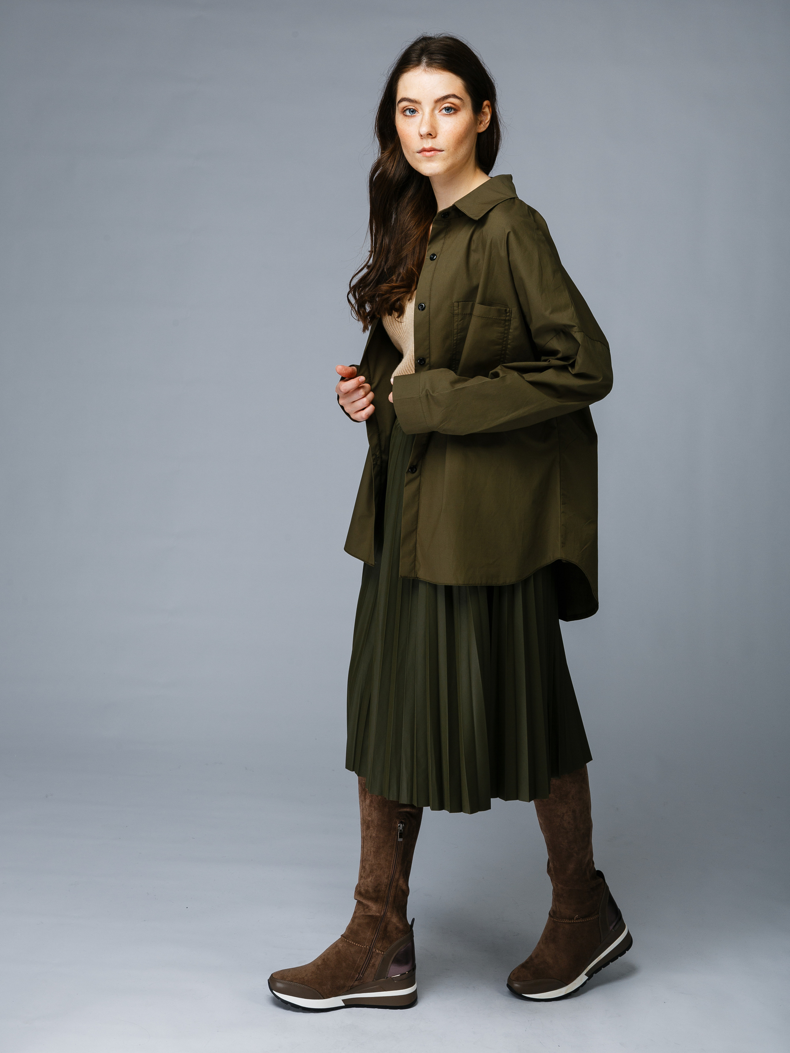 Профессиональный фотограф в Санкт-Петербурге. Студийная фотосъёмка одежды на моделях для каталогов, маркетплейсов, сайтов и печатной рекламной продукции. 