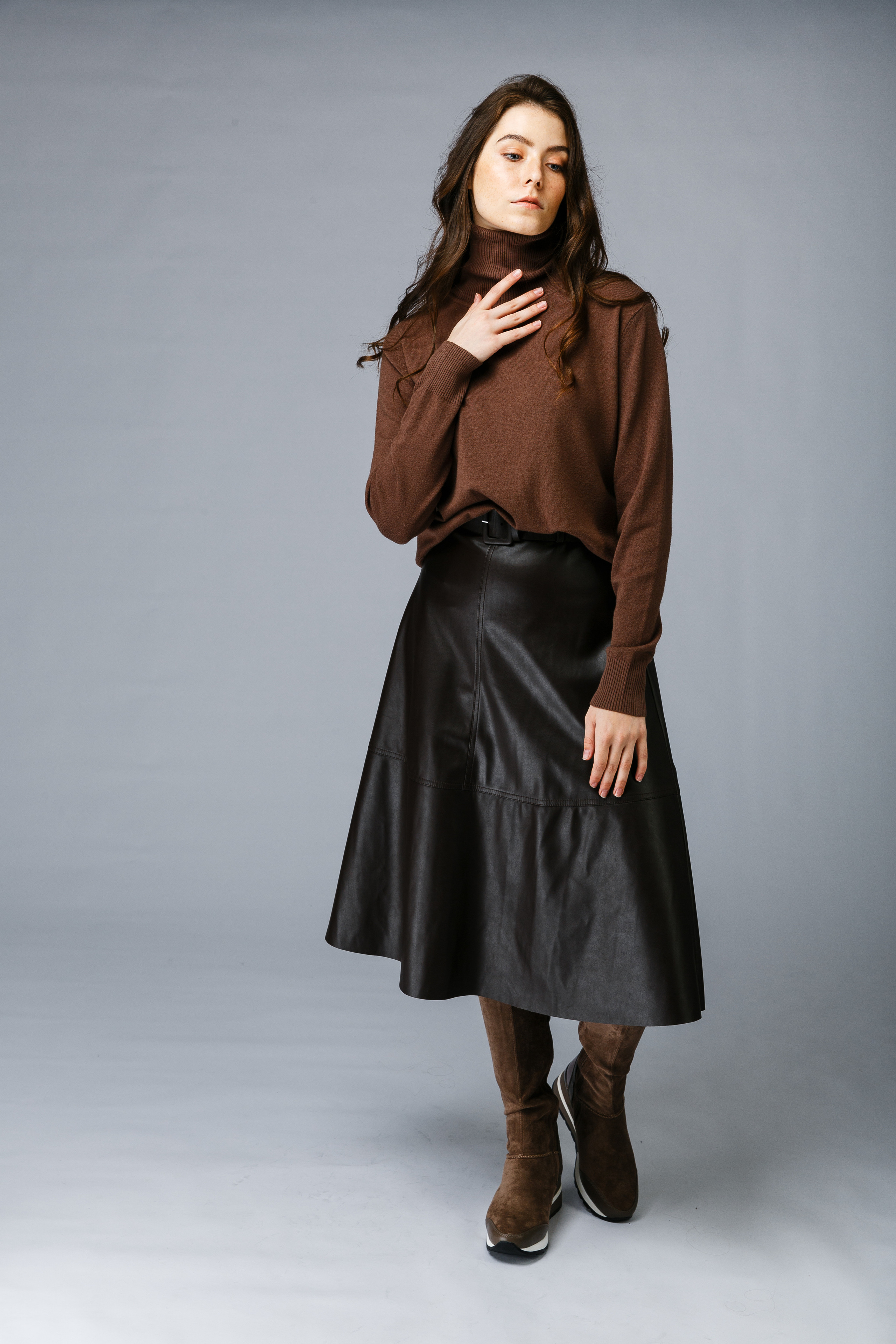 Профессиональный фотограф в Санкт-Петербурге. Студийная фотосъёмка одежды на моделях для каталогов, маркетплейсов, сайтов и печатной рекламной продукции. 